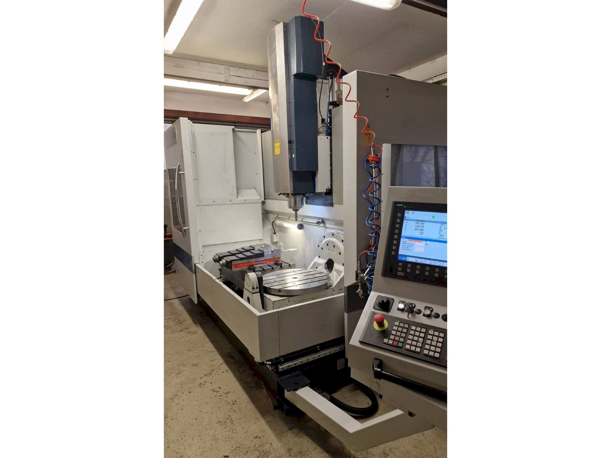 Vista frontal de la máquina SPINNER U5 1520