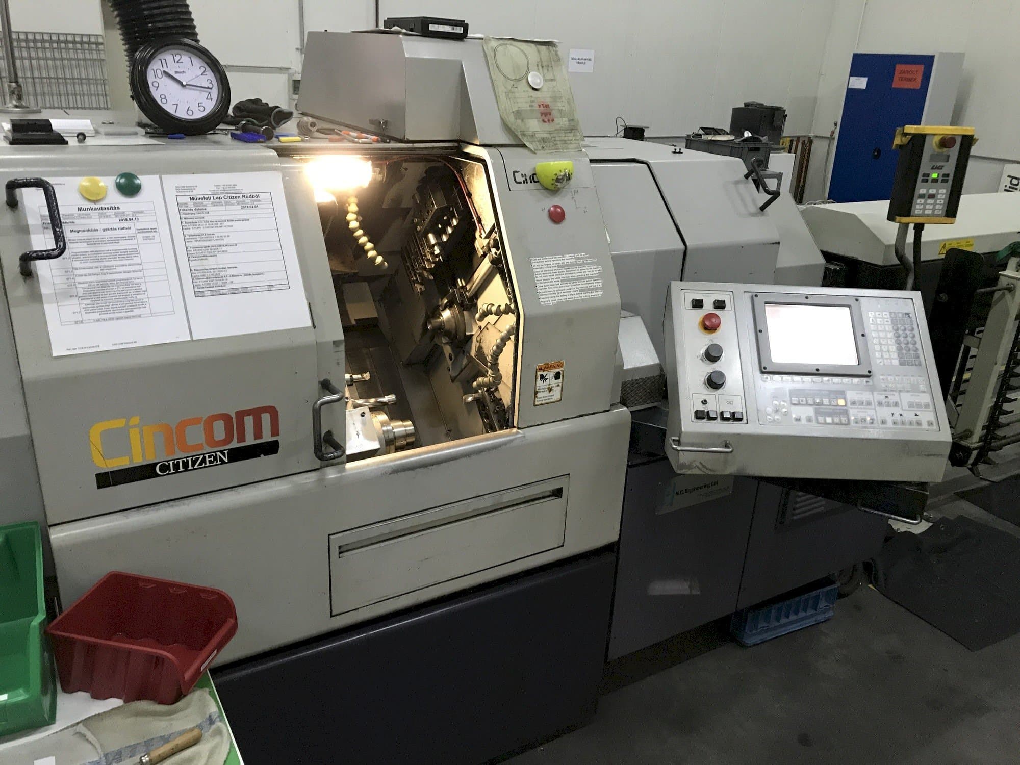 Vista frontal de la máquina Citizen Cincom L32