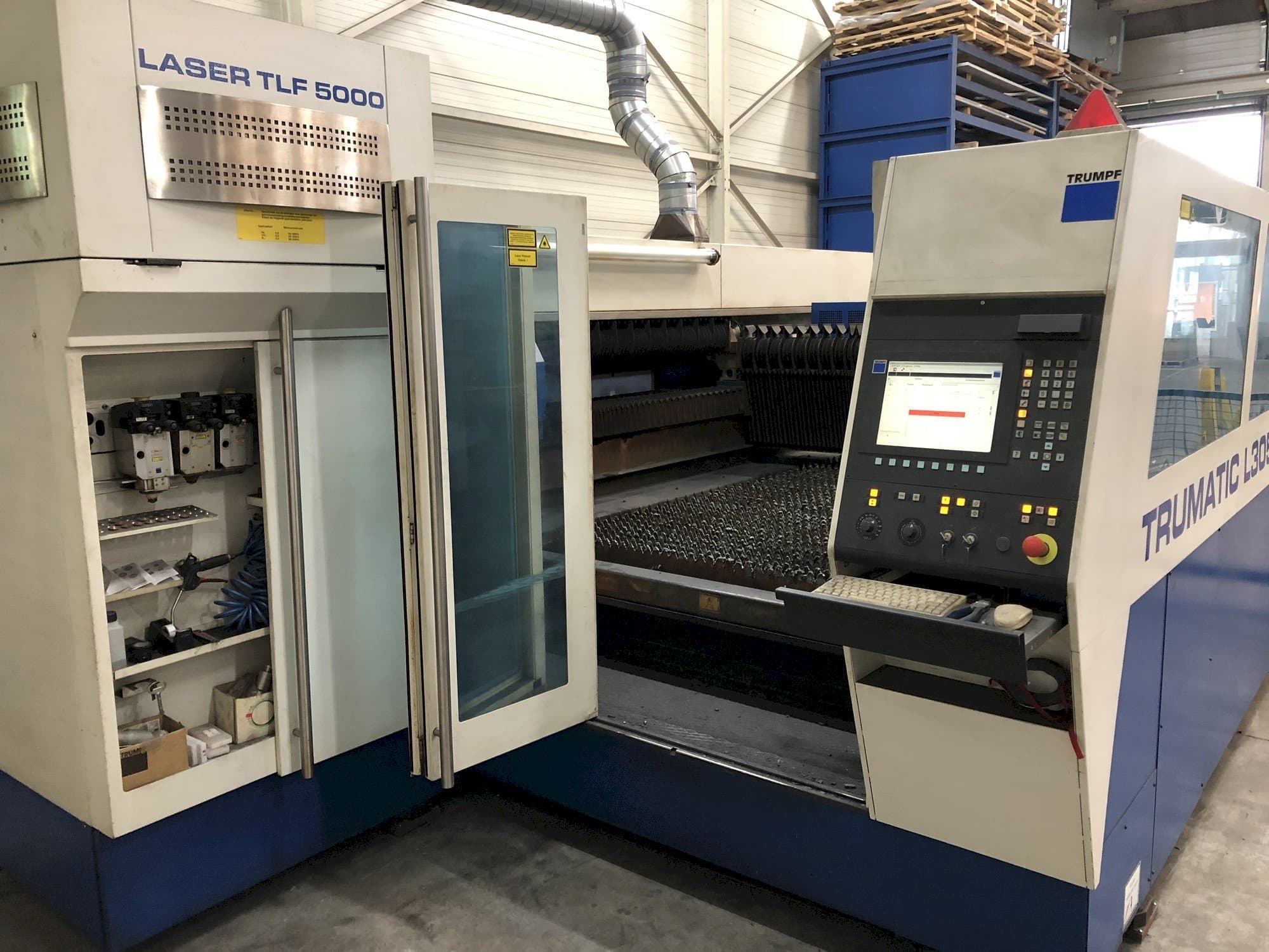 Vista frontal de la máquina Trumpf Trumatic L3050