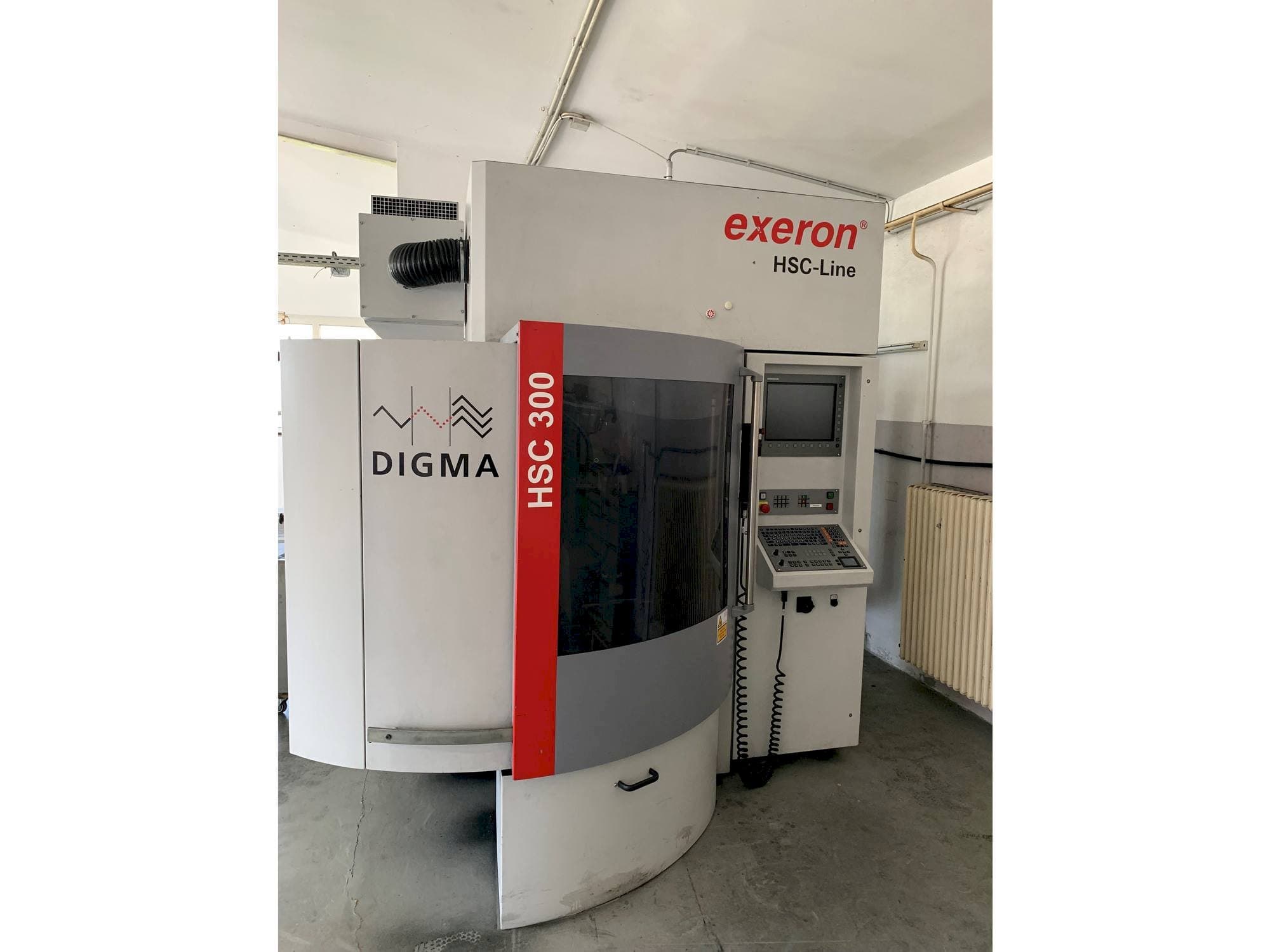 Vista frontal de la máquina Exeron HSC 300P