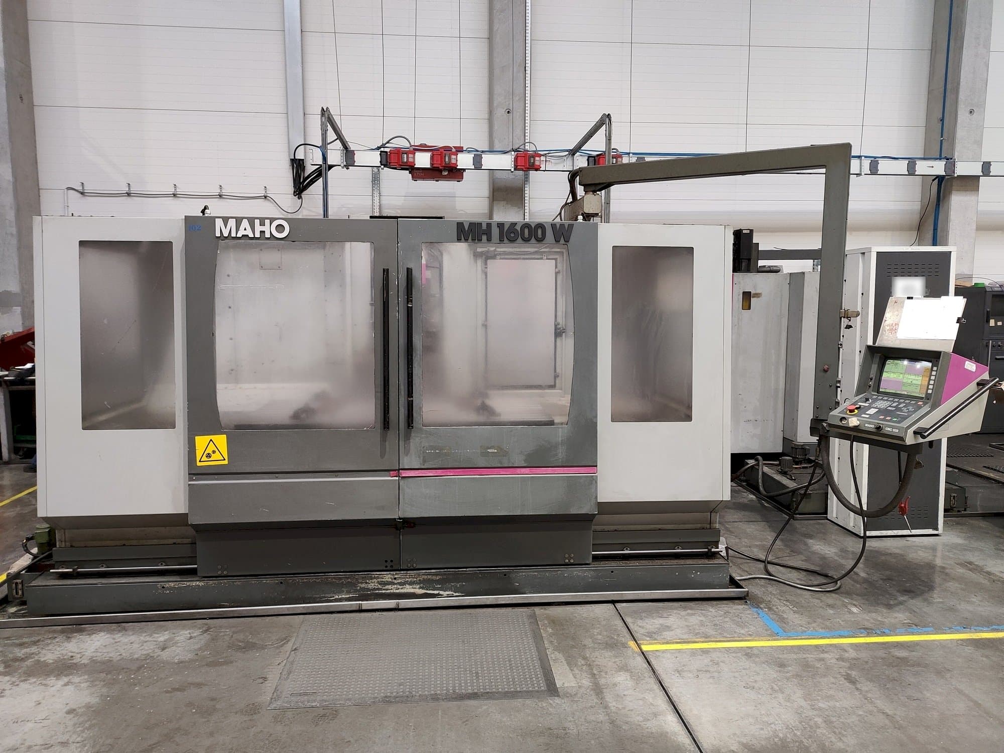 Vista frontal de la máquina Maho MH 1600 W