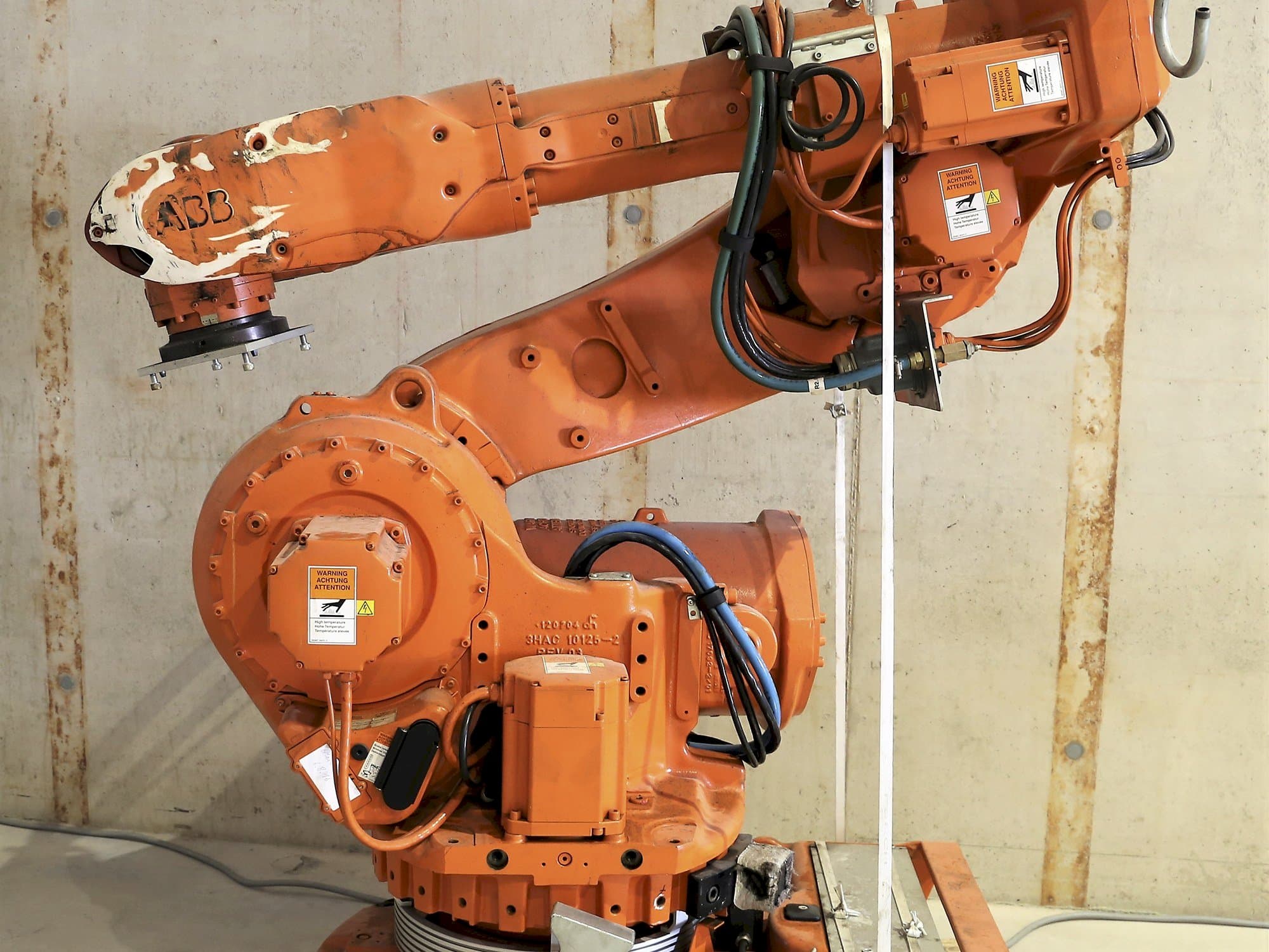 Vista frontal de la máquina ABB 6600