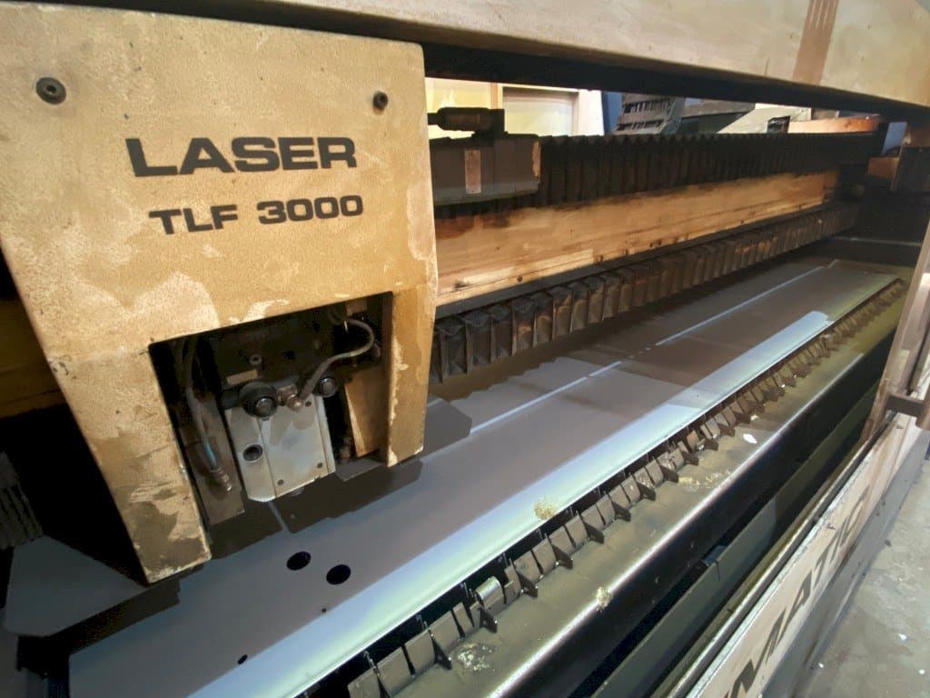 Vista frontal de la máquina Trumpf TRUMATIC L2530