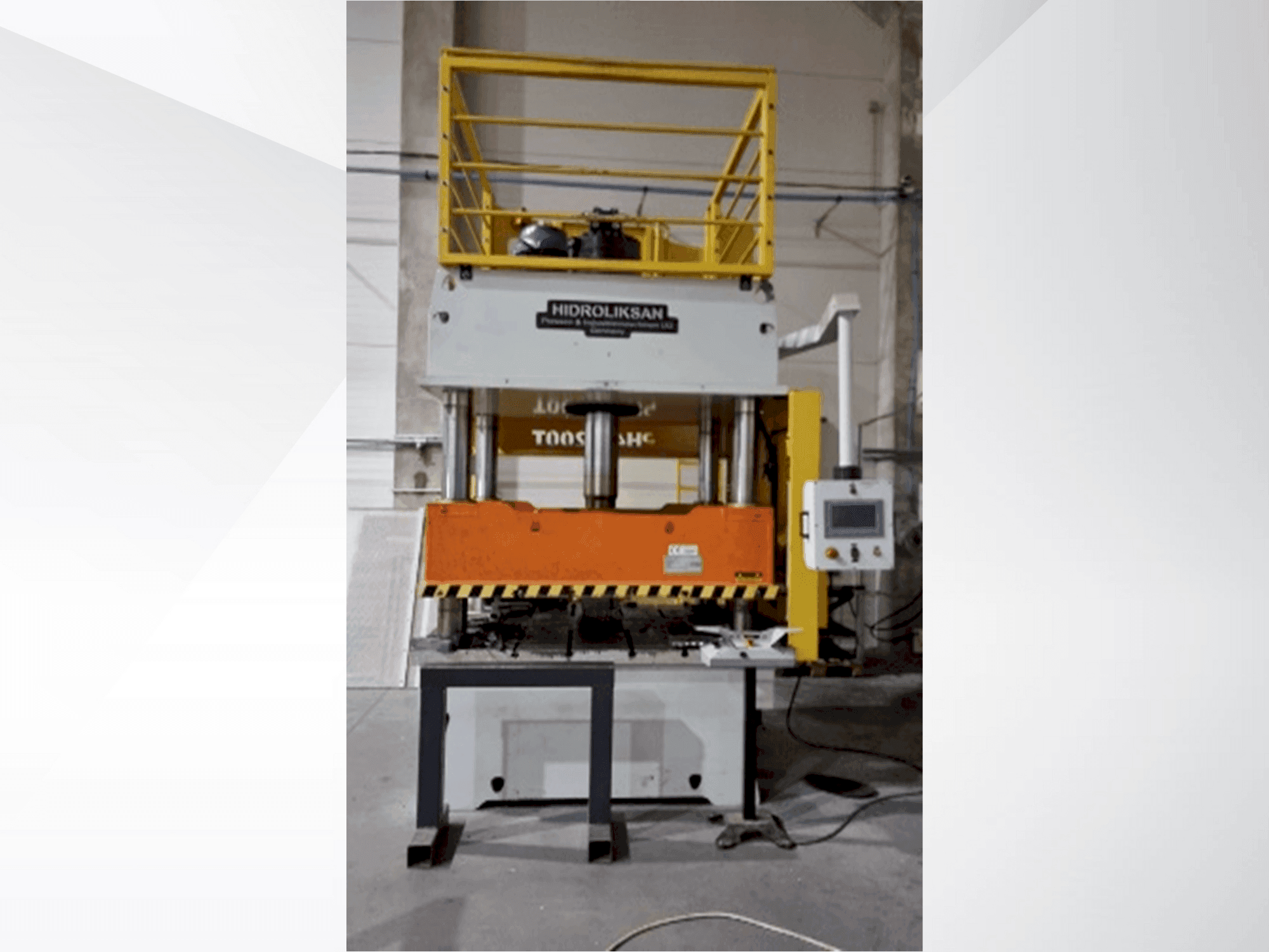 Vista frontal de la máquina HIDROLIKSAN PH4C 200T