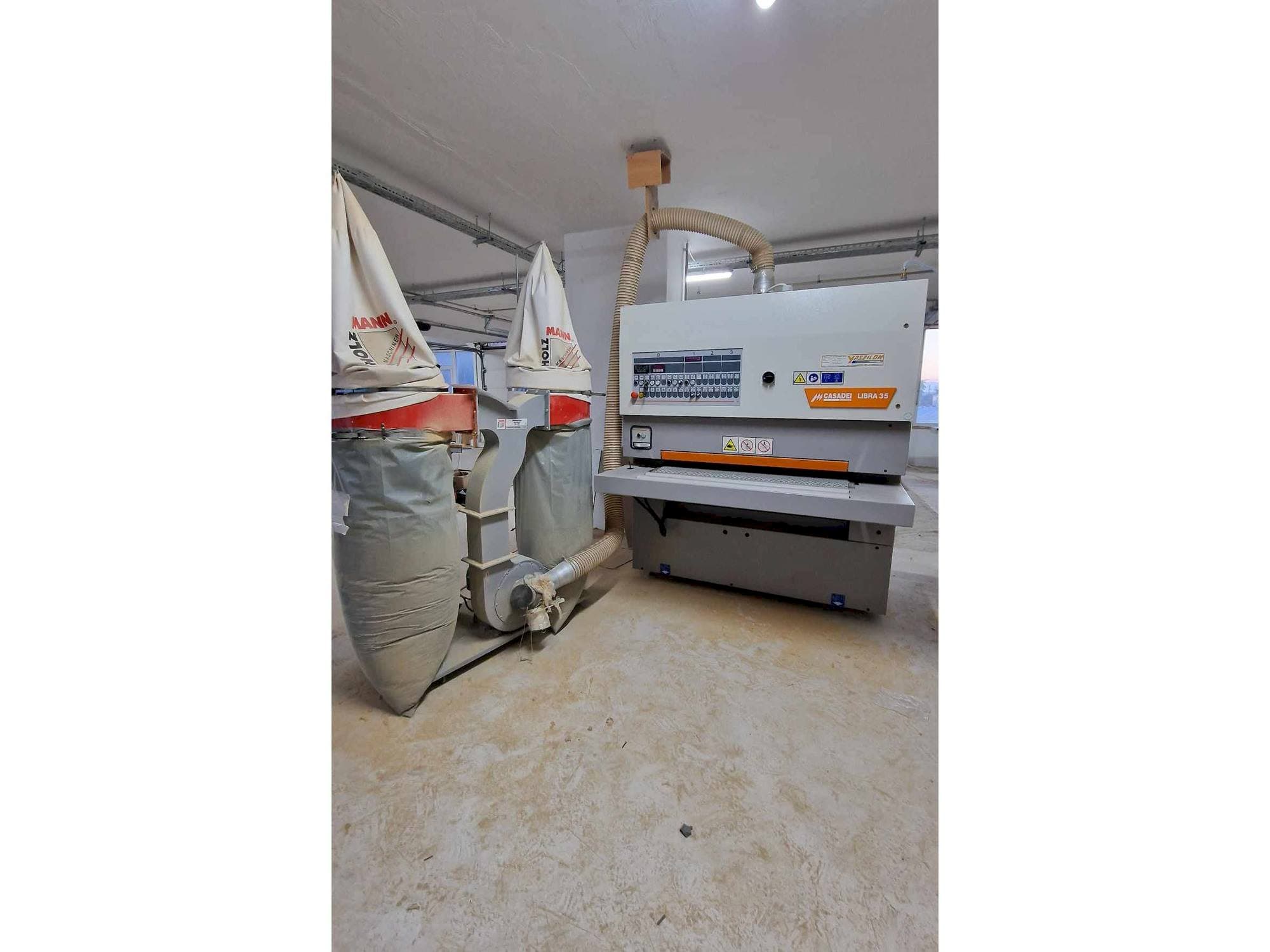 Vista frontal de la máquina CASADEI LIBRA 35