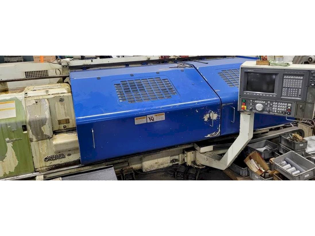 Vista frontal de la máquina Okuma LH35
