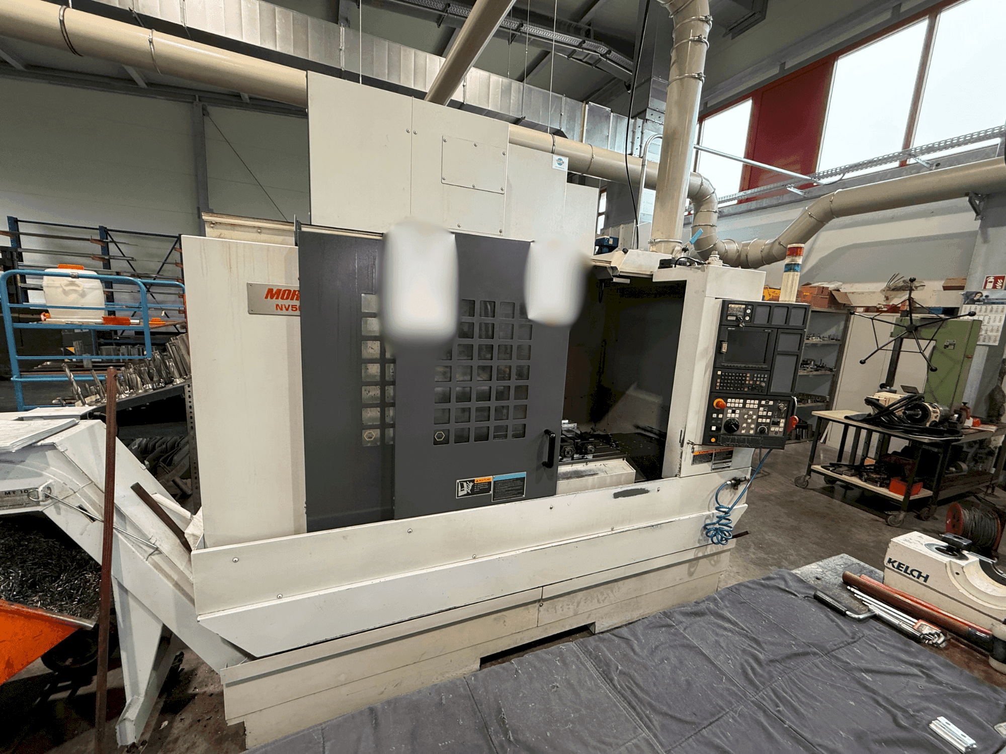 Vista frontal de la máquina MORI SEIKI NV 5000 a1 B/40