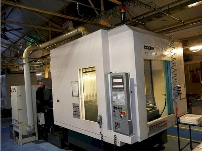 Vista frontal de la máquina Brother TC-32 BN QT