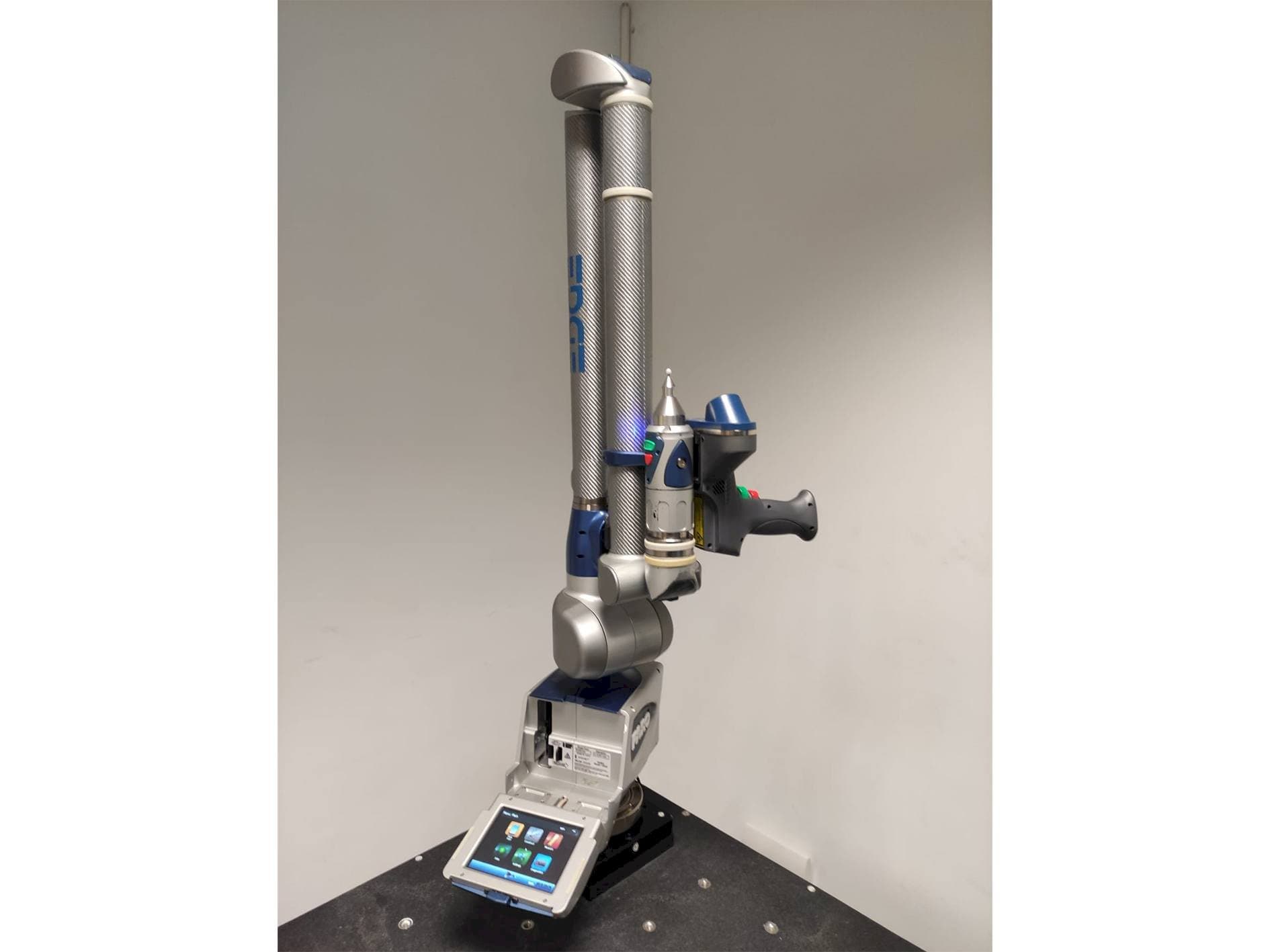 Vista frontal de la máquina Faro Edge ScanArm 2.7