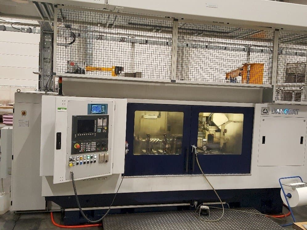 Vista frontal de la máquina DANOBAT WT-62-3B