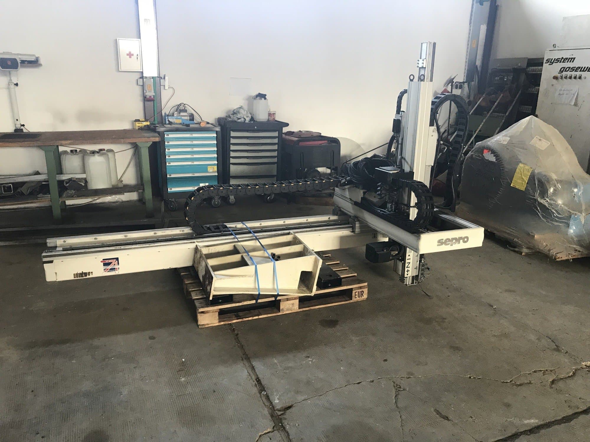 Vista frontal de la máquina Sepro 3021 BZ