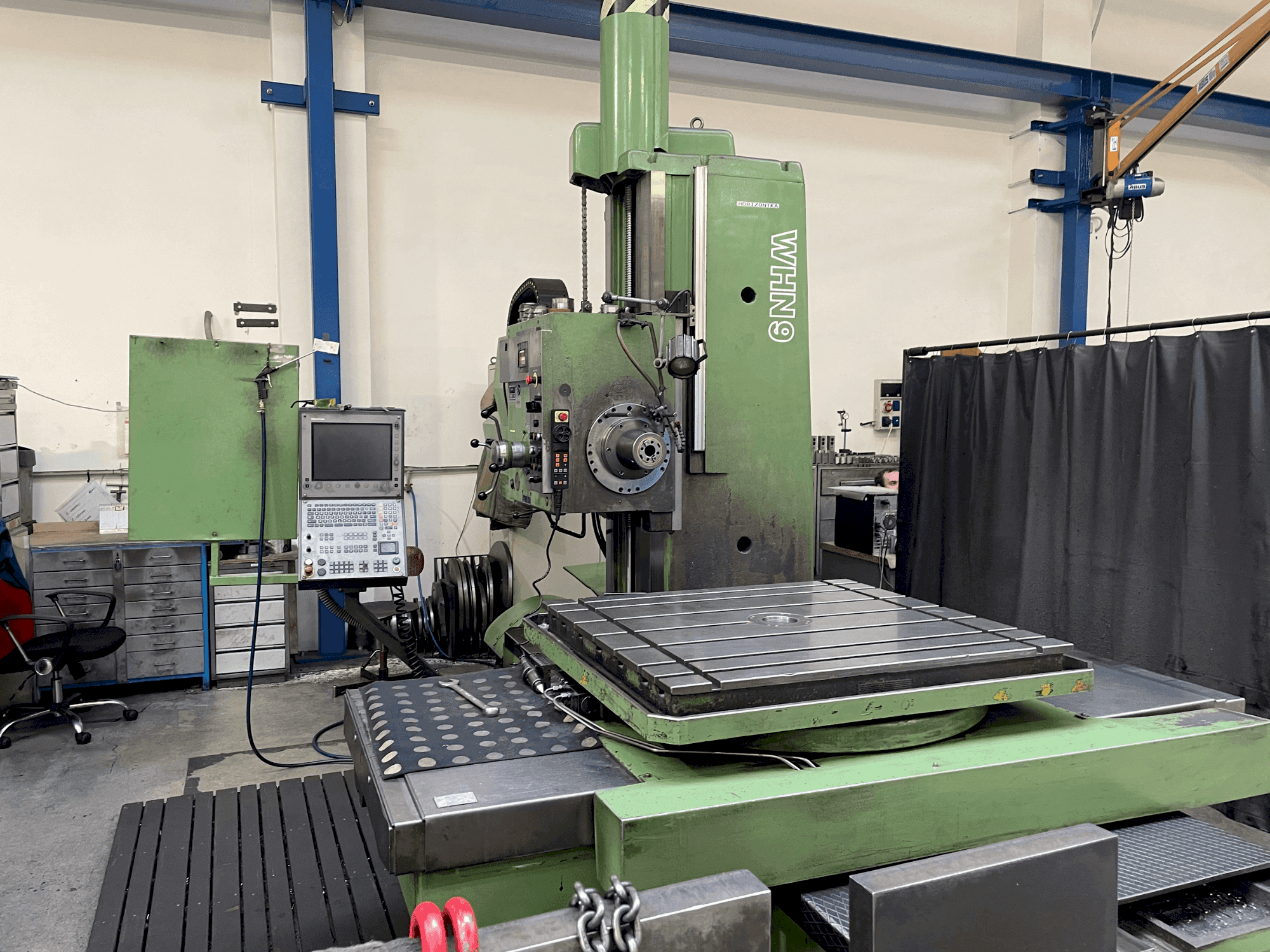 Vista frontal de la máquina TOS WHN 9B NC