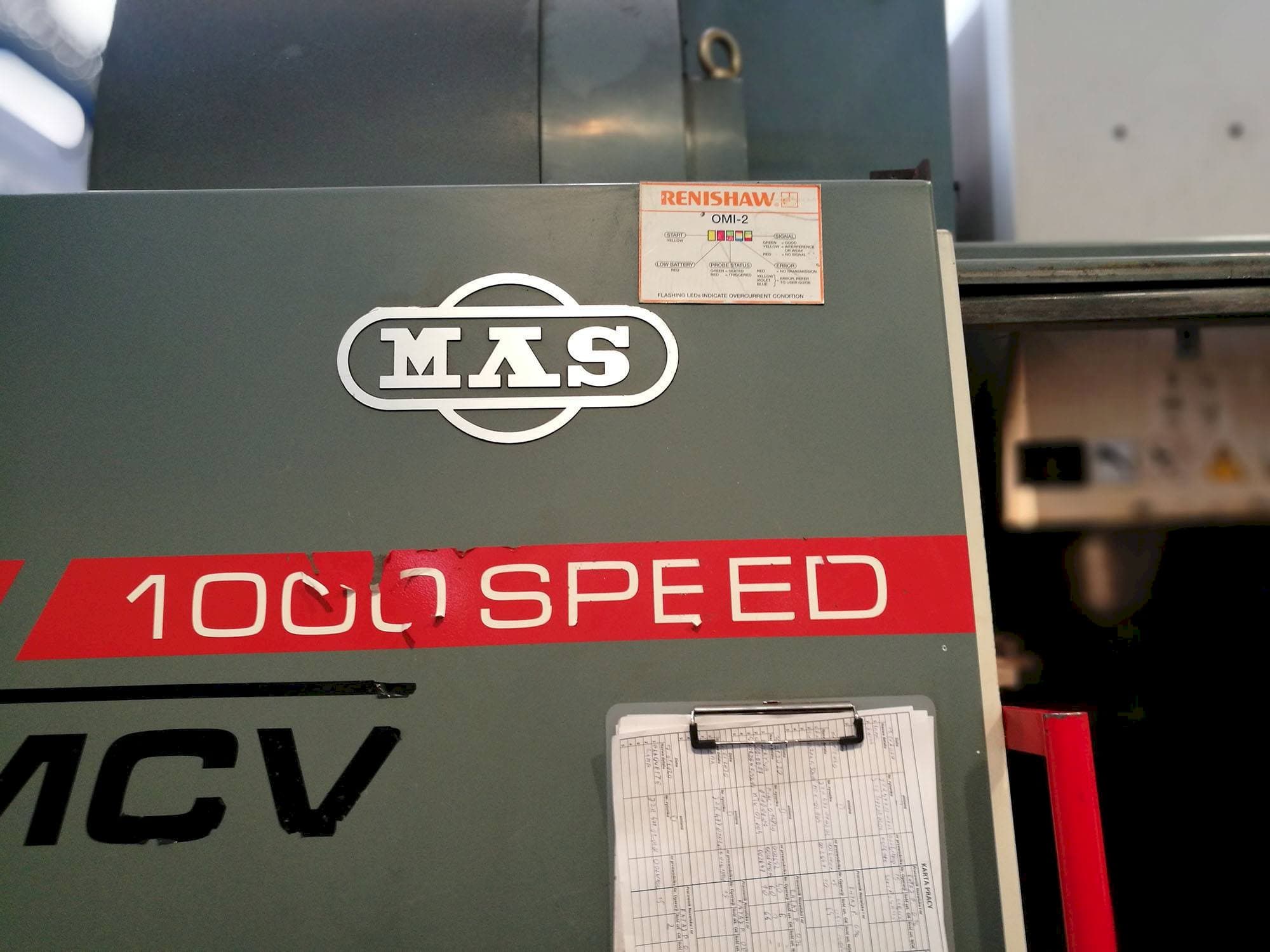 Vista frontal de la máquina KOVOSVIT MAS MCV 1000 SPEED