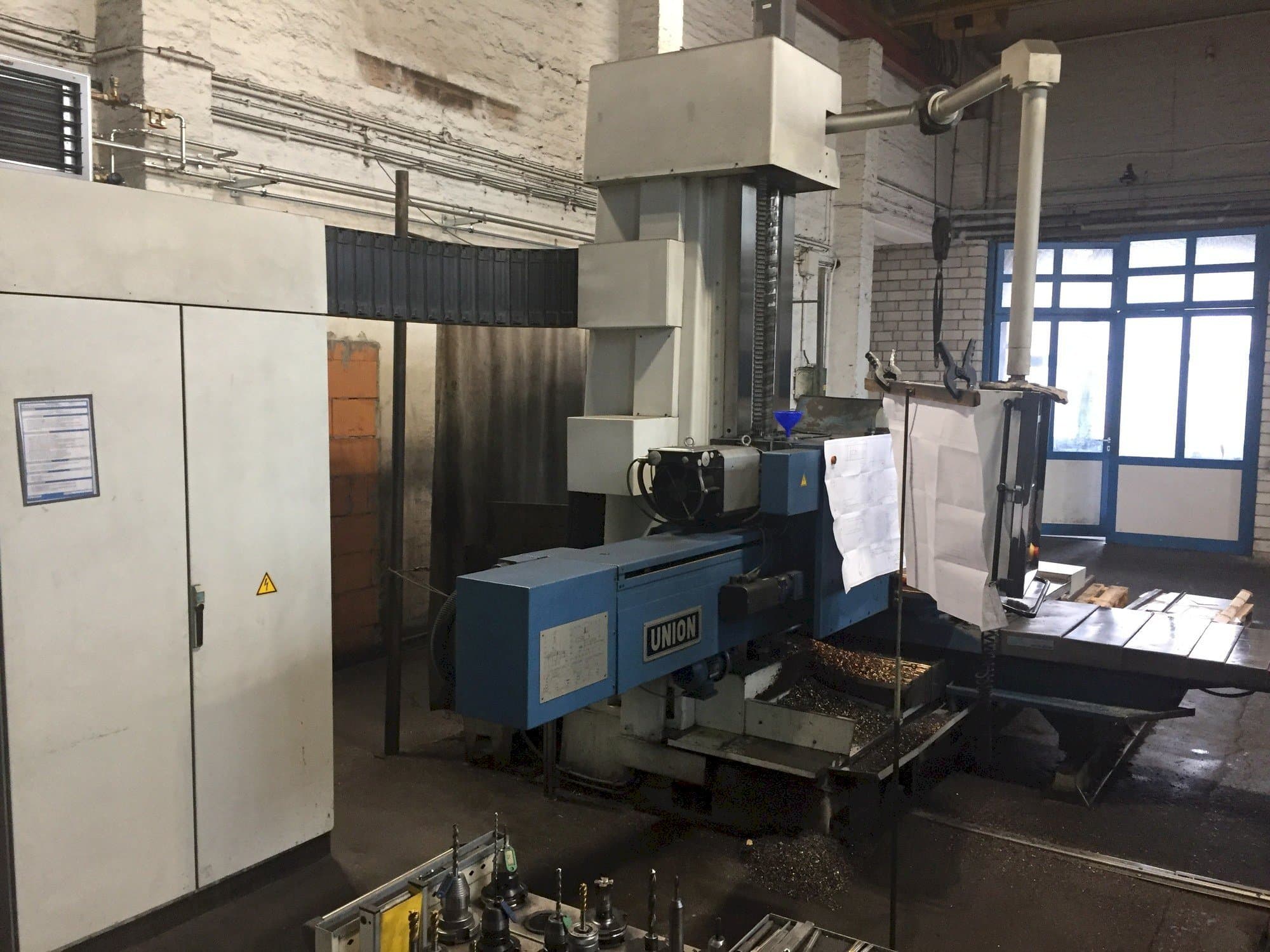 Vista lateral izquierda de la máquina Union BFT 102