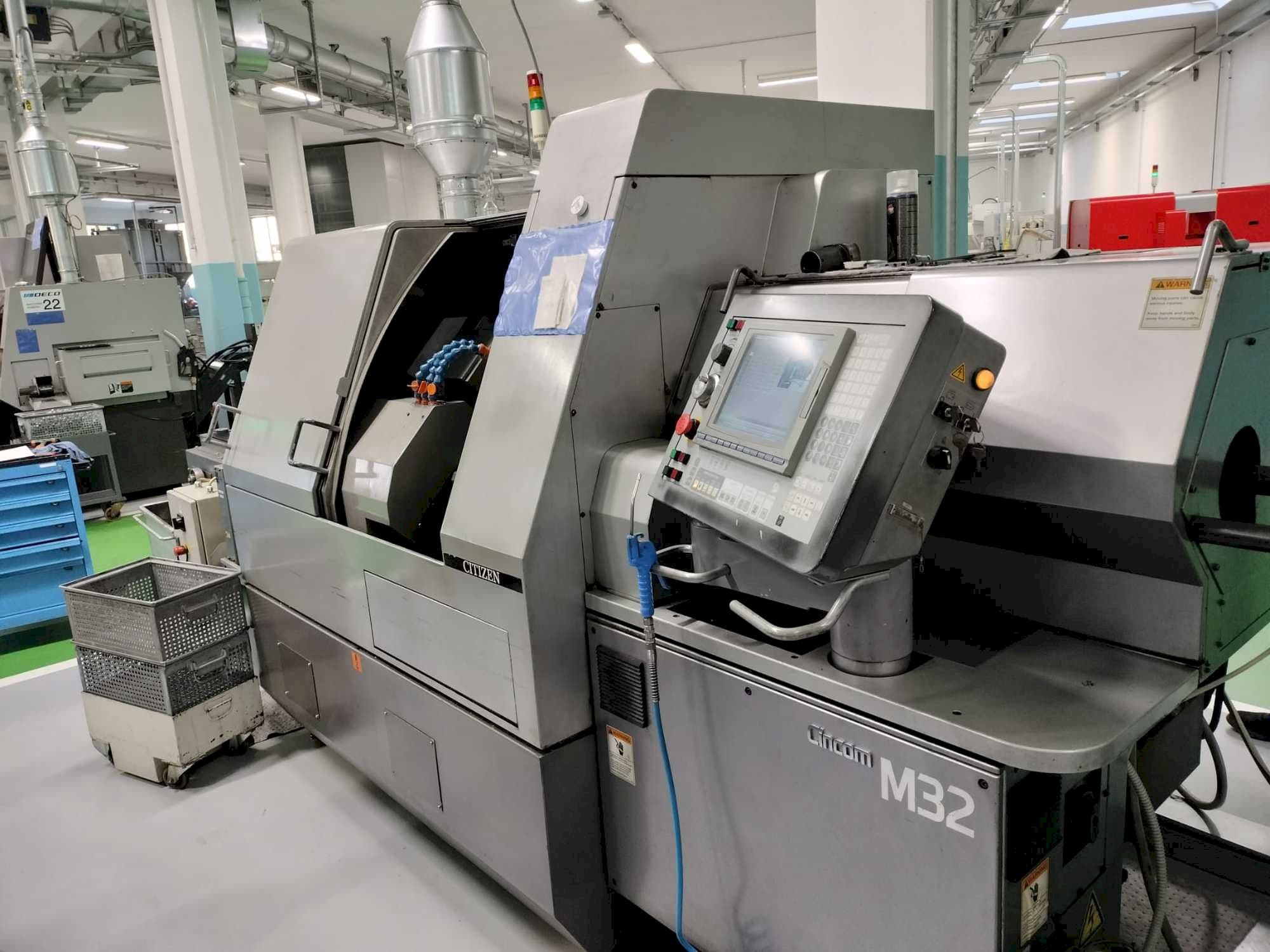 Vista frontal de la máquina Citizen CINCOM M32V