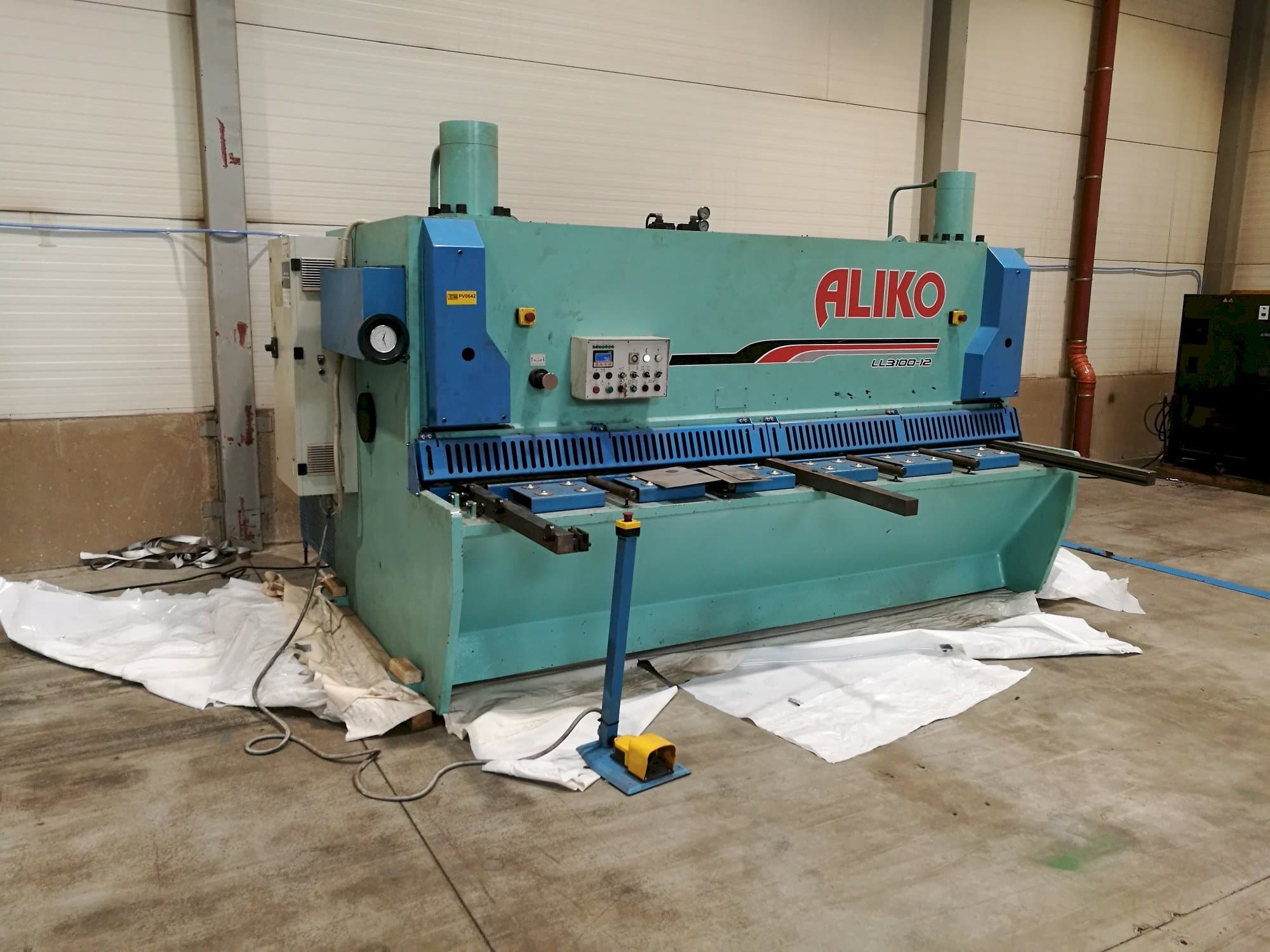 Vista frontal de la máquina ALIKO LL3100-12