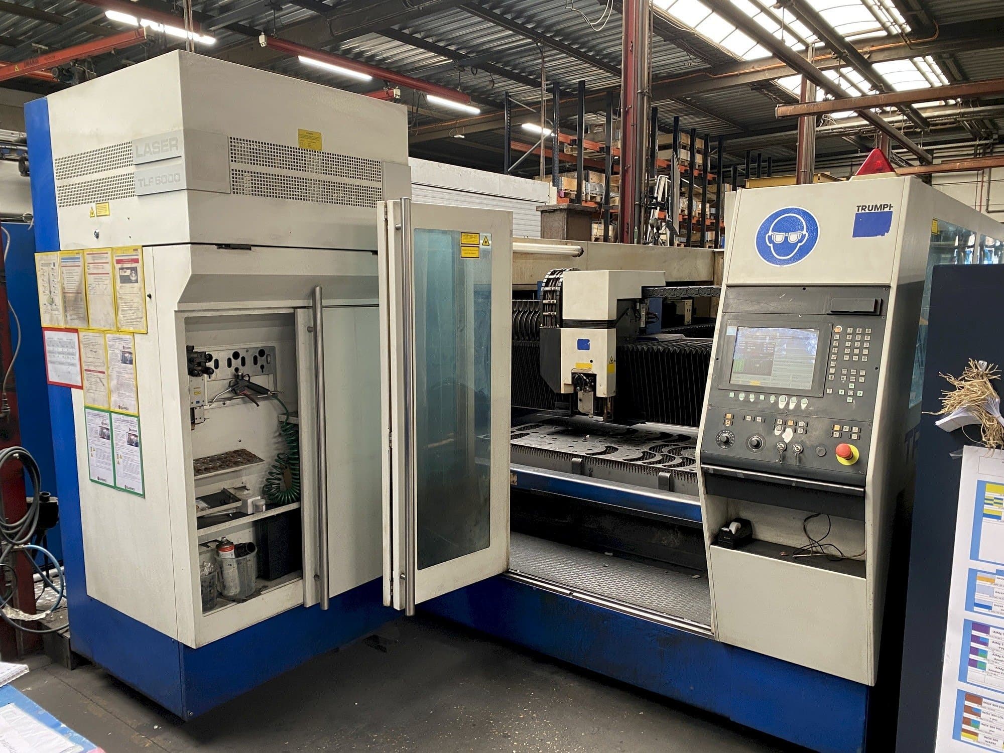 Vista frontal de la máquina Trumpf Trumatic L3050