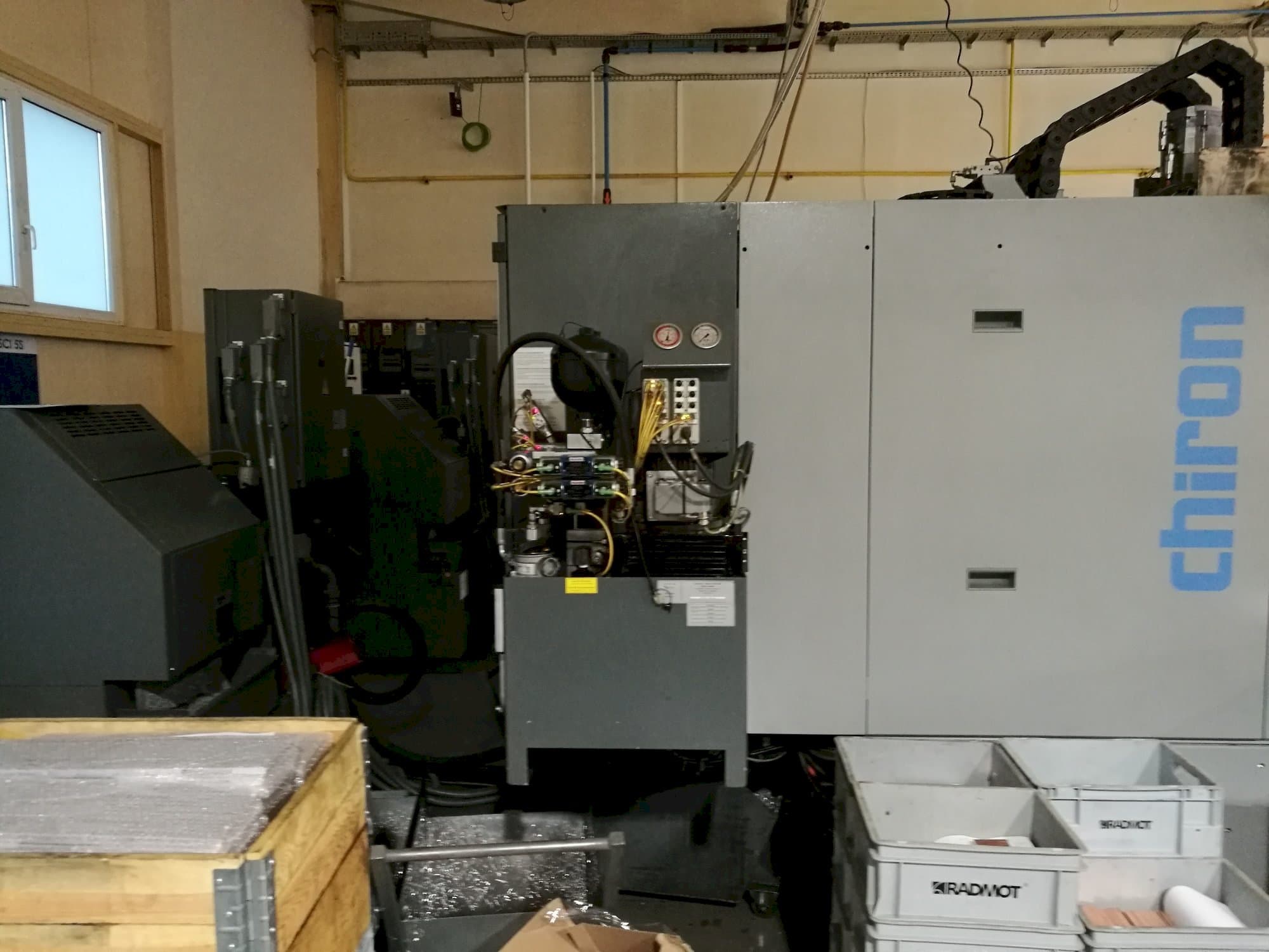 Vista frontal de la máquina CHIRON FZ 12 KS