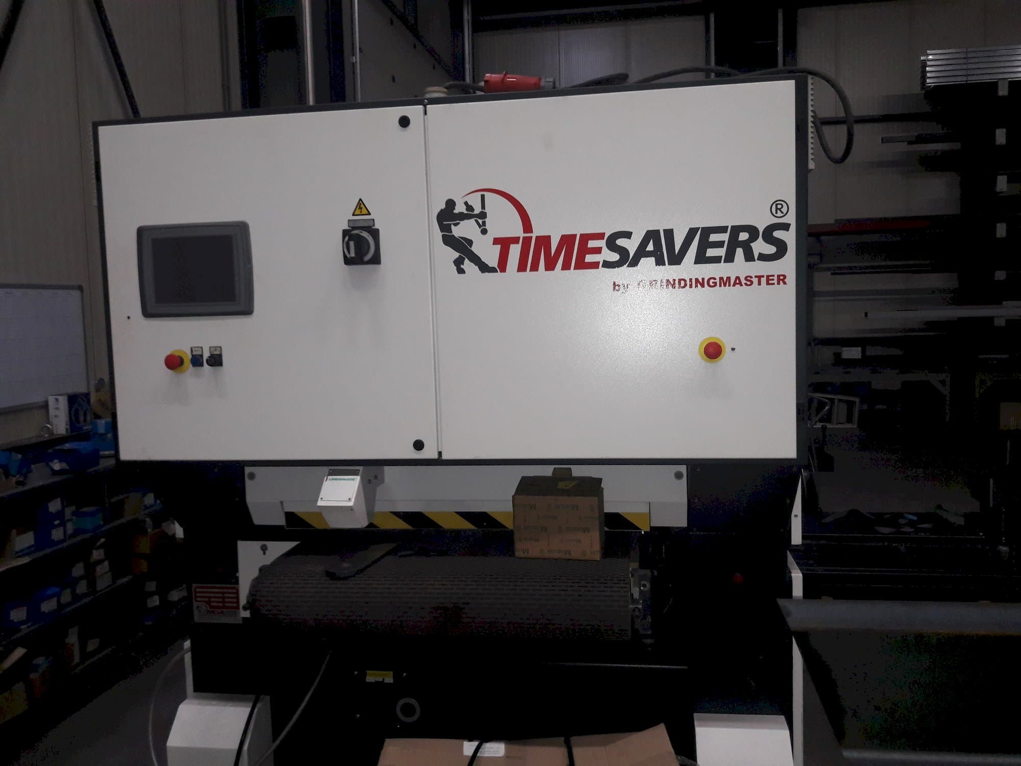 Vista frontal de la máquina TIMESAVERS 42-SERIE-900-WWB-S