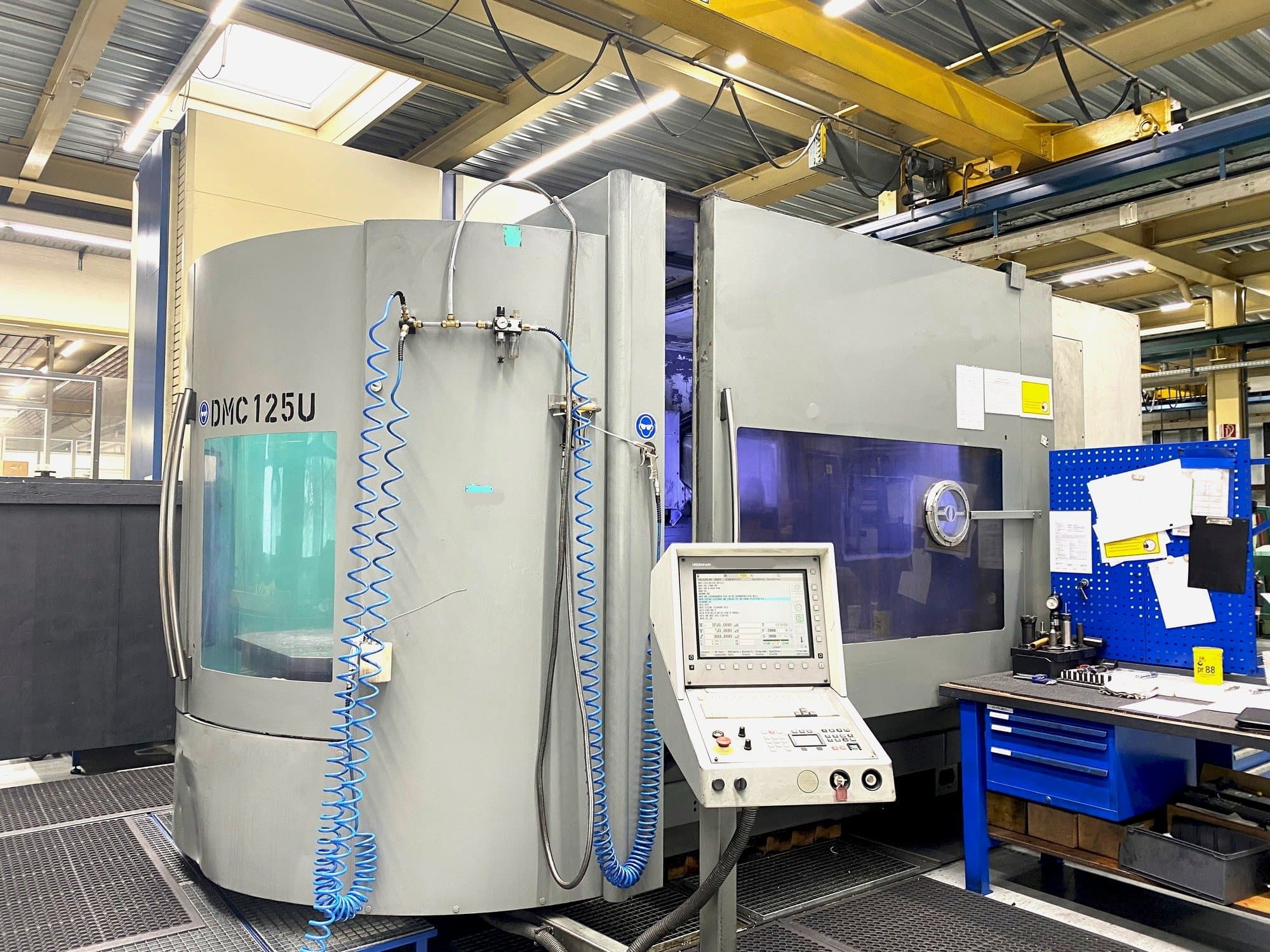 Vista frontal de la máquina DMG Deckel Maho DMC 125 U