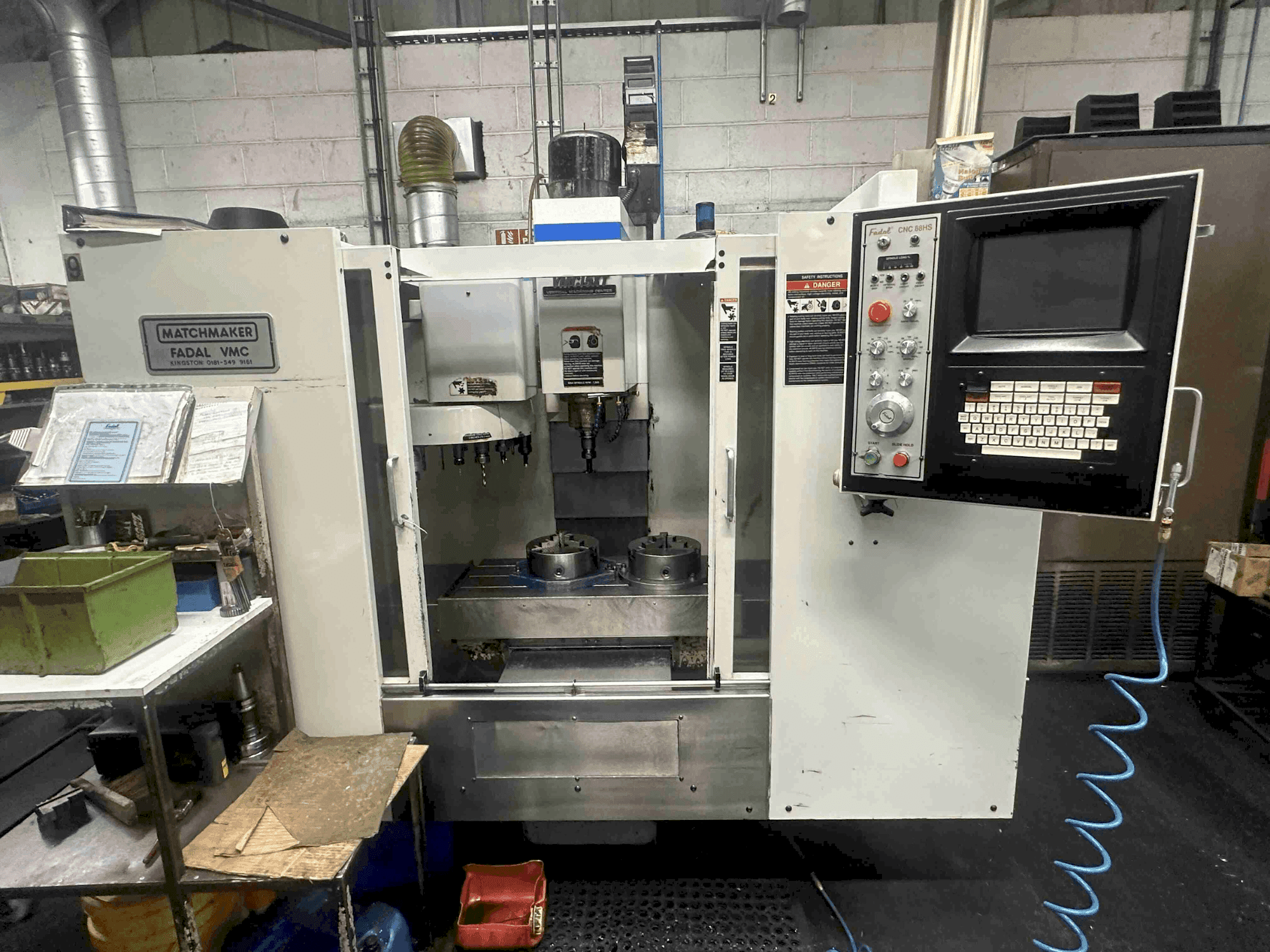 Vista frontal de la máquina FADAL VMC 15XT