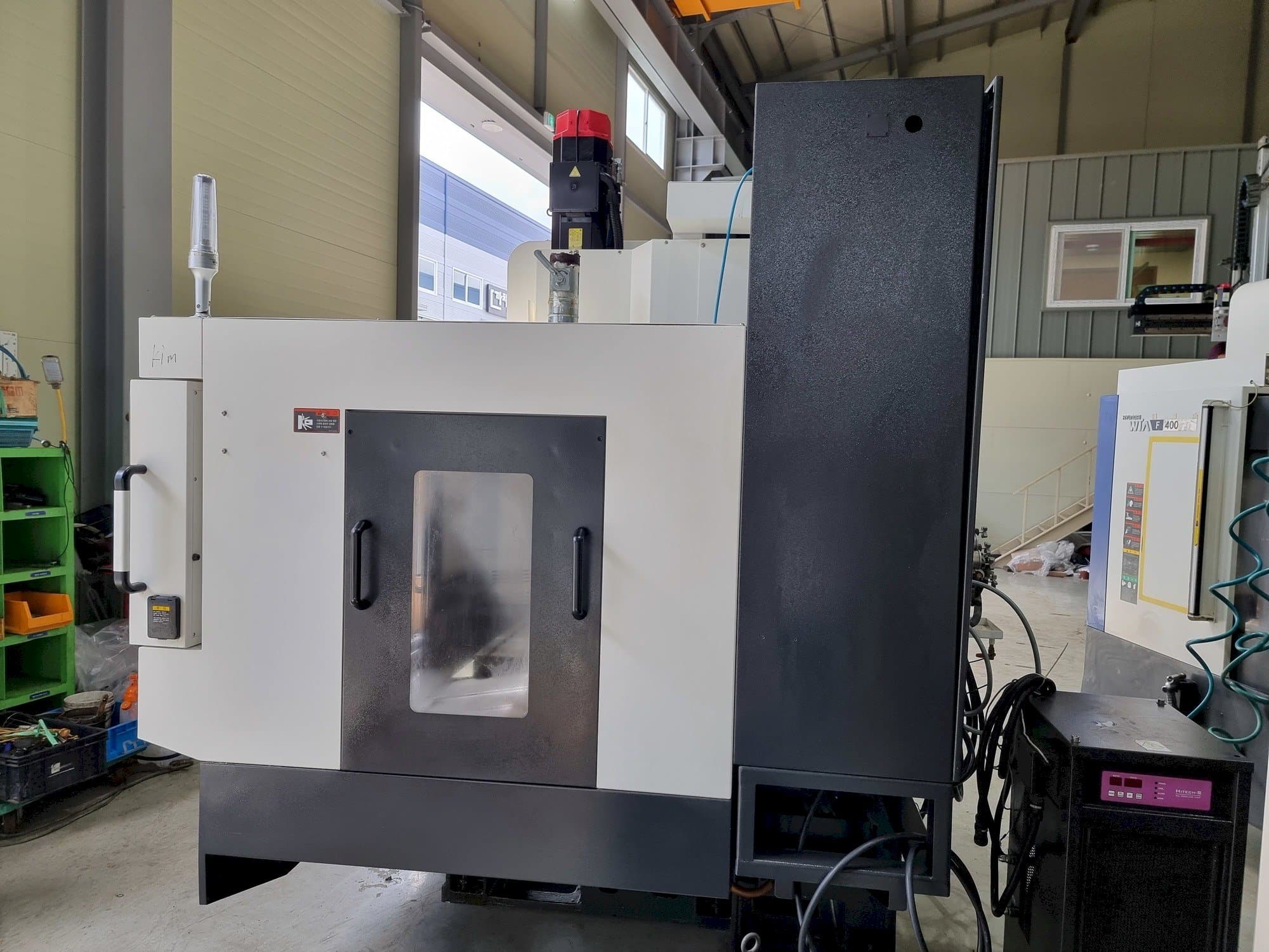 Vista frontal de la máquina Hyundai Wia F400