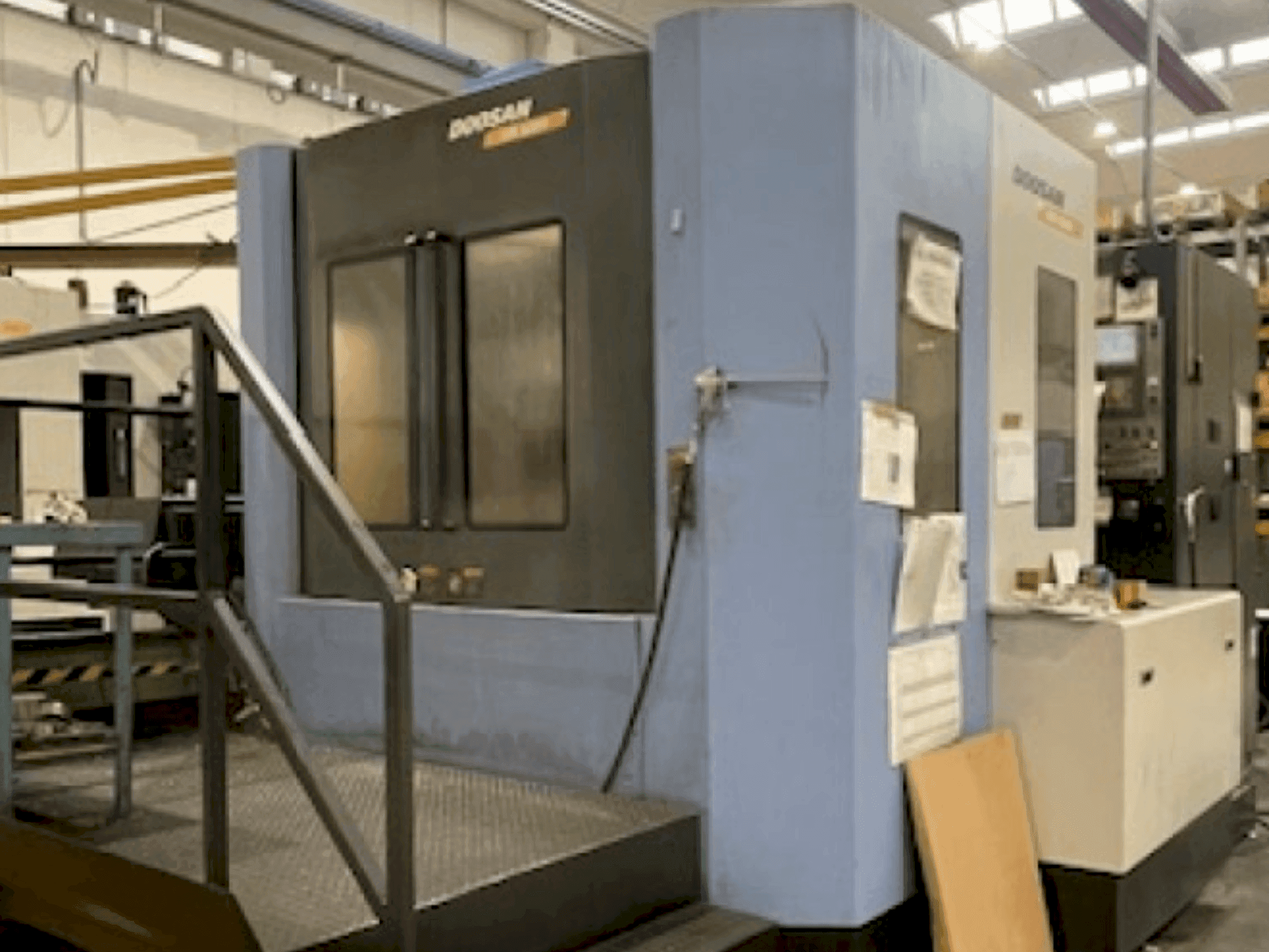 Vista frontal de la máquina DOOSAN HM 6300 (2009)