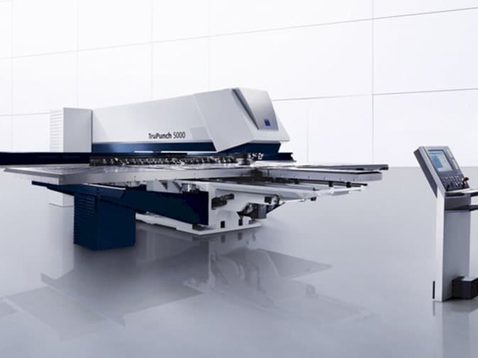 Vista frontal de la máquina Trumpf TC 5000