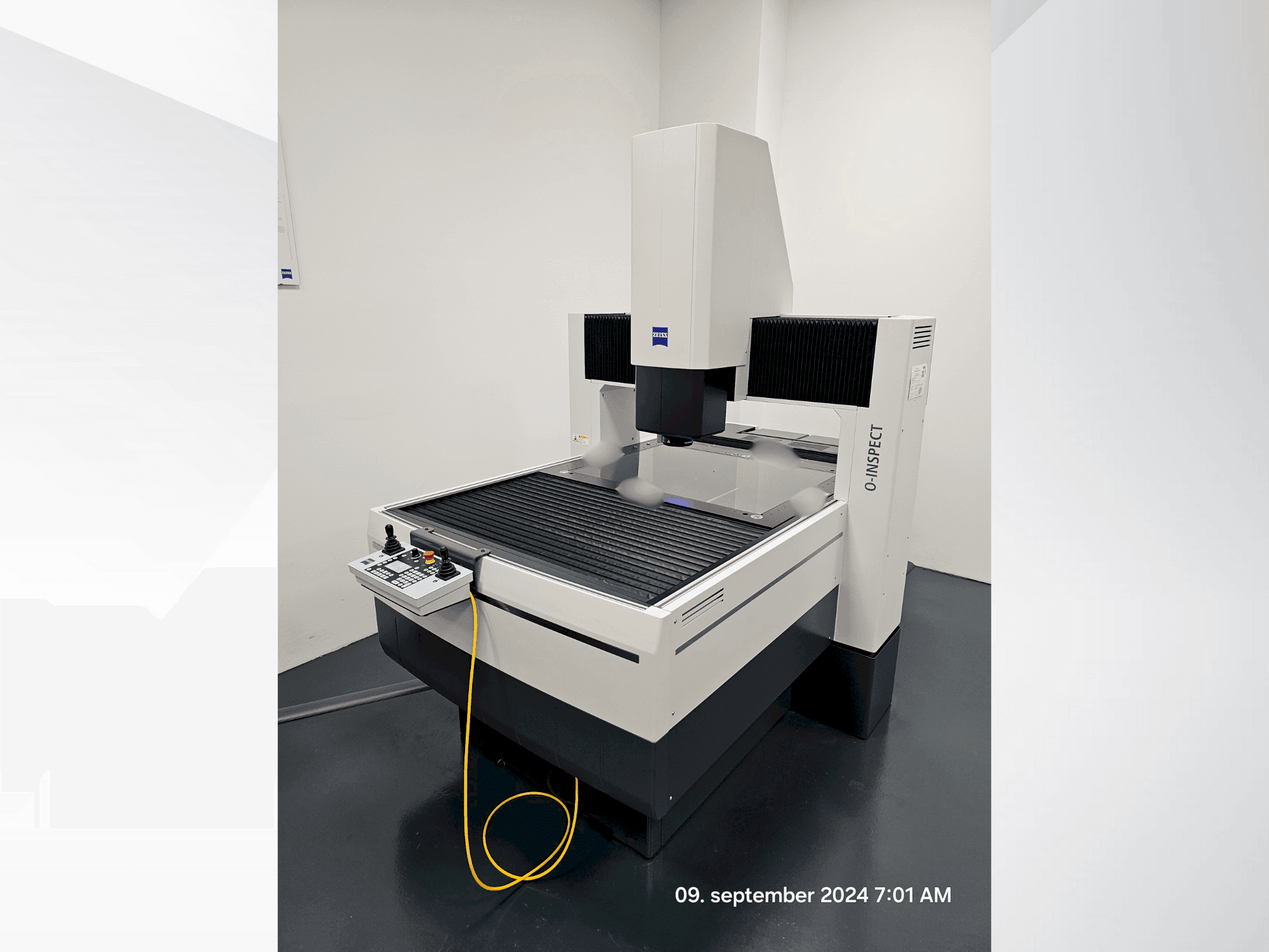 Vista frontal de la máquina ZEISS 0-inspect