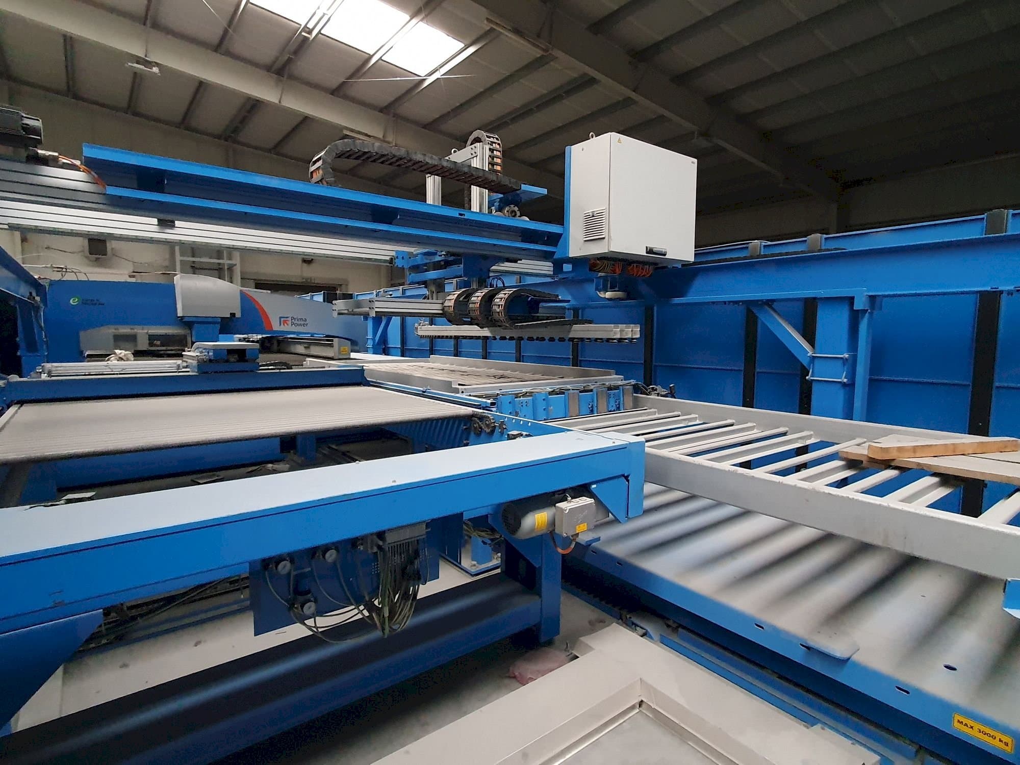 Vista frontal de la máquina Prima Power LPe6f