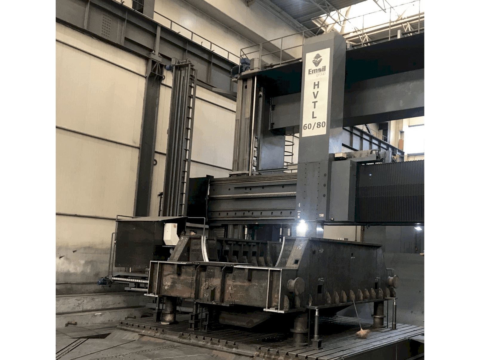Vista frontal de la máquina Emsil HVTL 60/80