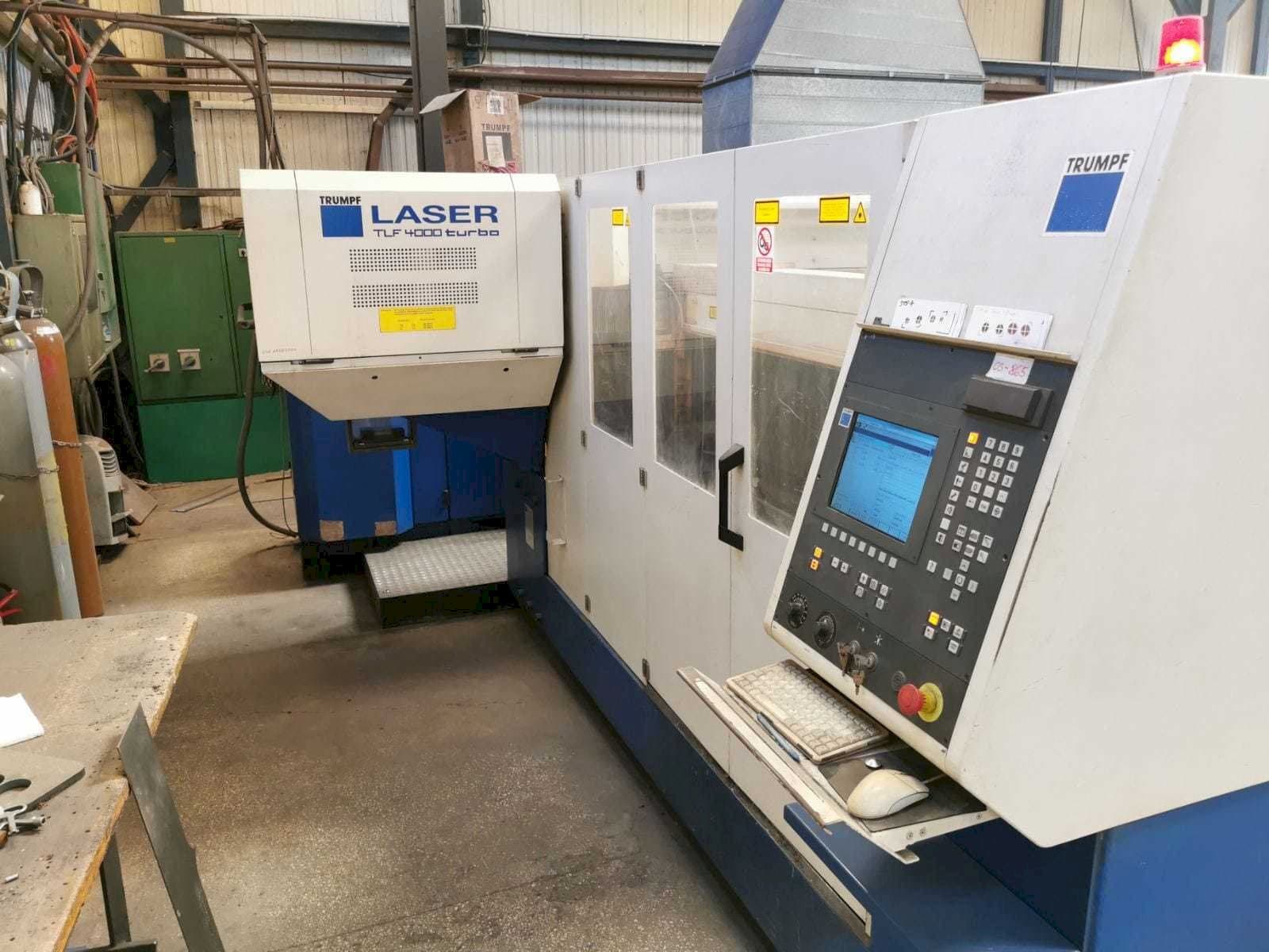 Vista frontal de la máquina Trumpf L4030