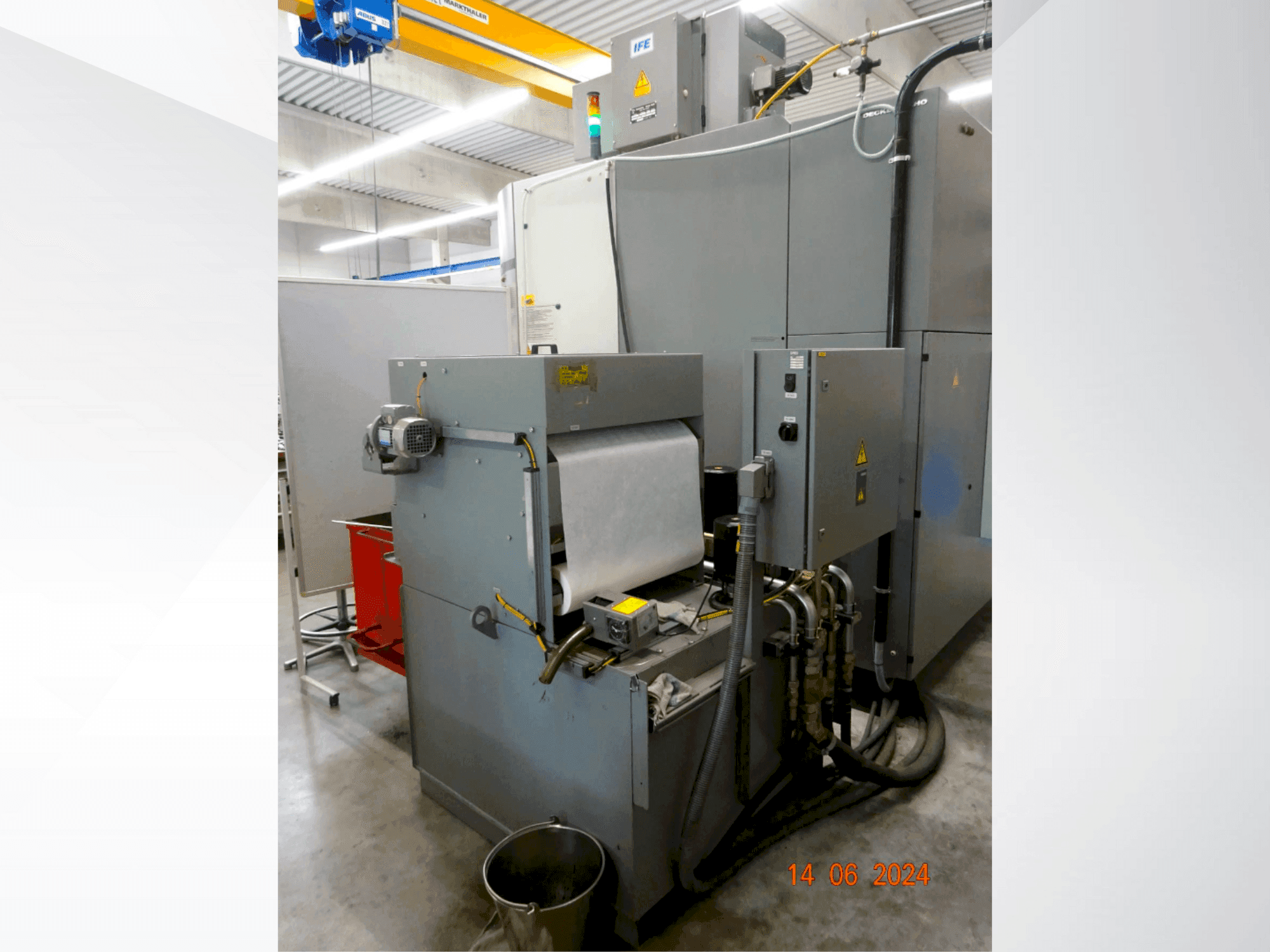 Vista frontal de la máquina DMG DMU 80 MonoBlock