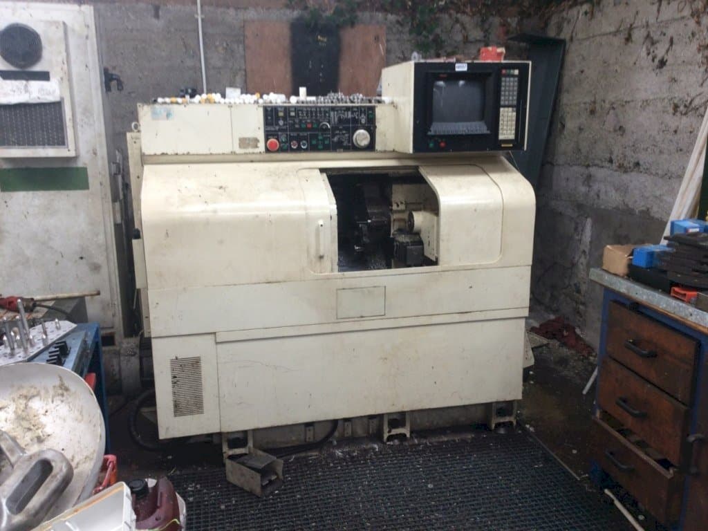 Vista frontal de la máquina NAKAMURA-TOME TMC-15