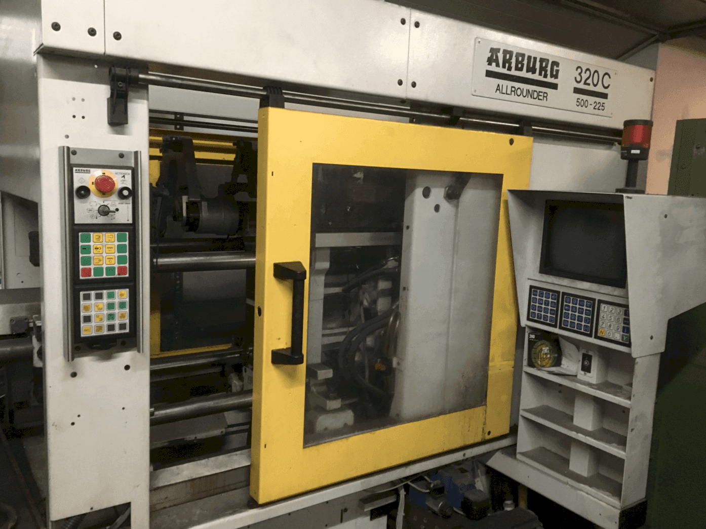 Vista frontal de la máquina Arburg Allrounder Centex 320 CD-500-225