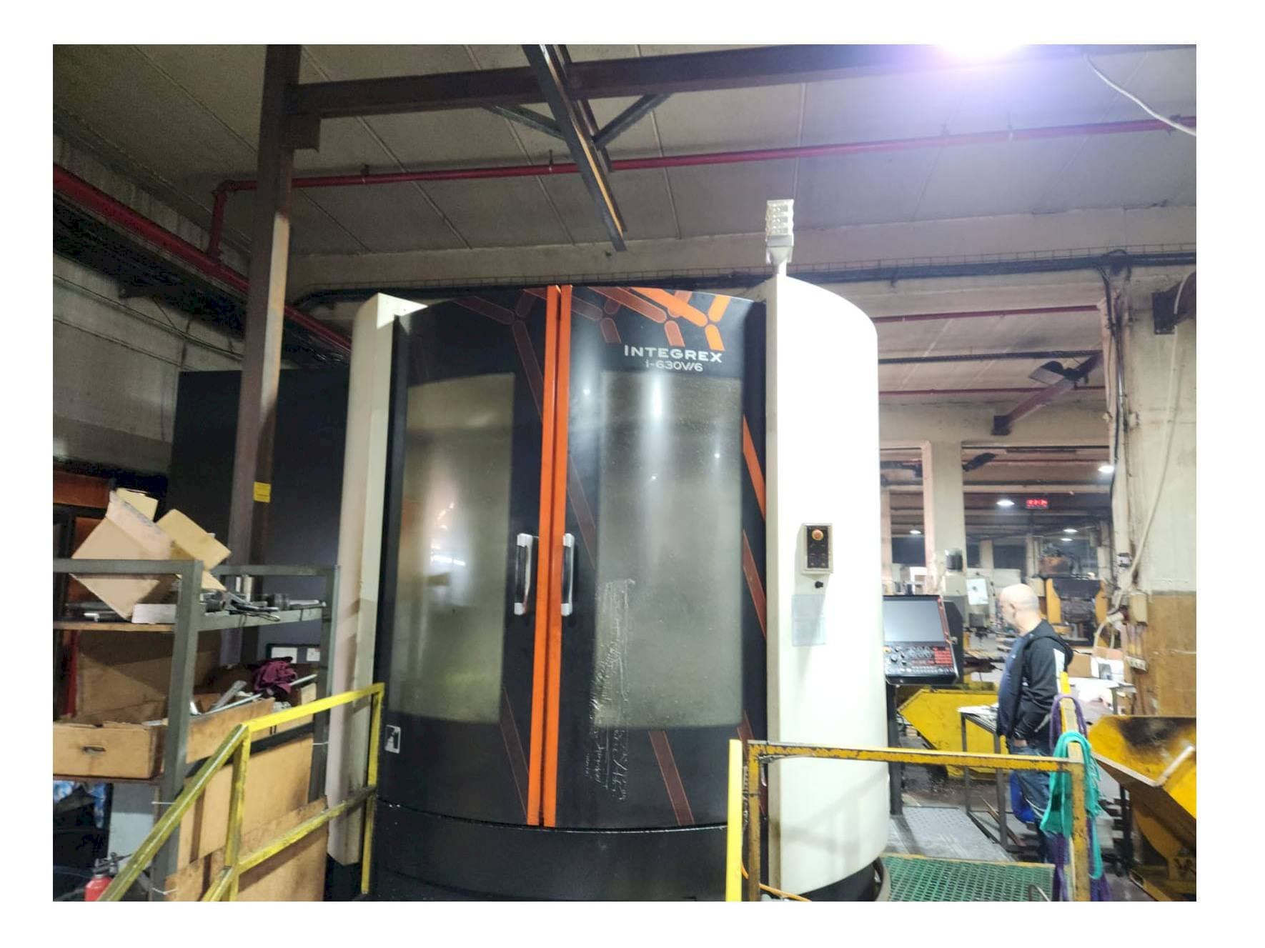 Vista frontal de la máquina Mazak INTEGREX i-630V/6