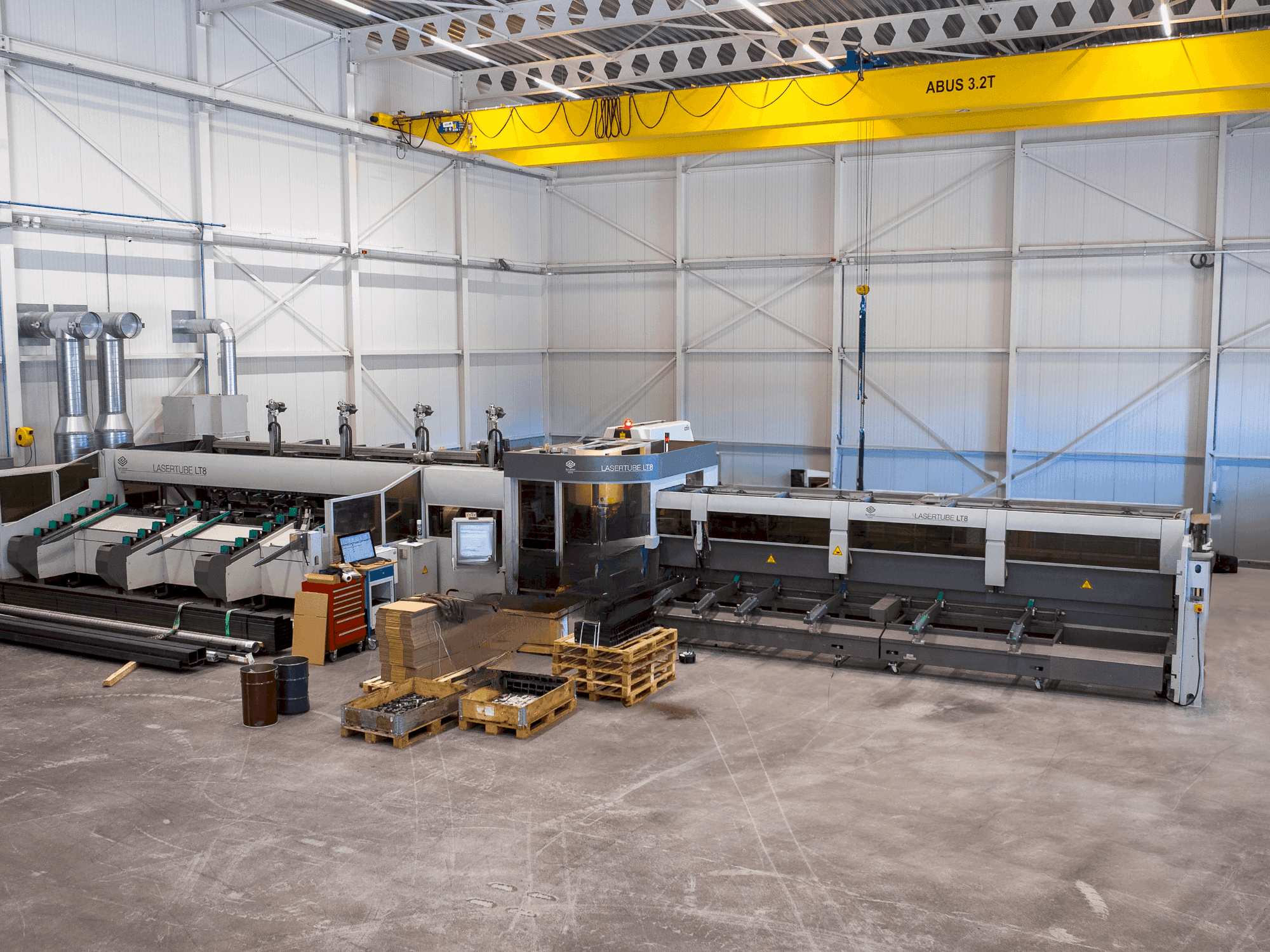 Vista frontal de la máquina BLM Adige LT8 4kW Co2