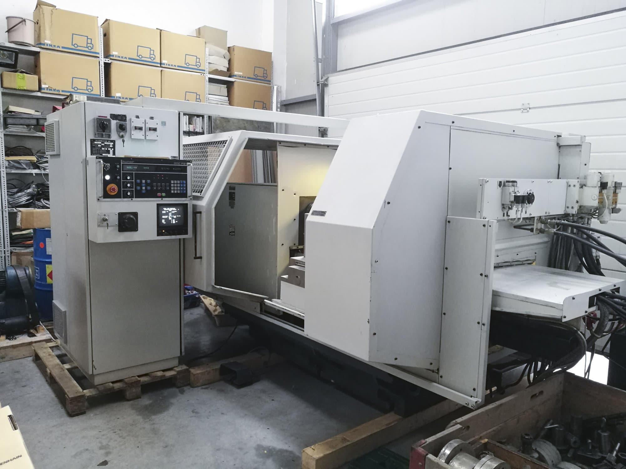 Vista derecha de la máquina Gildemeister RNF 40/200