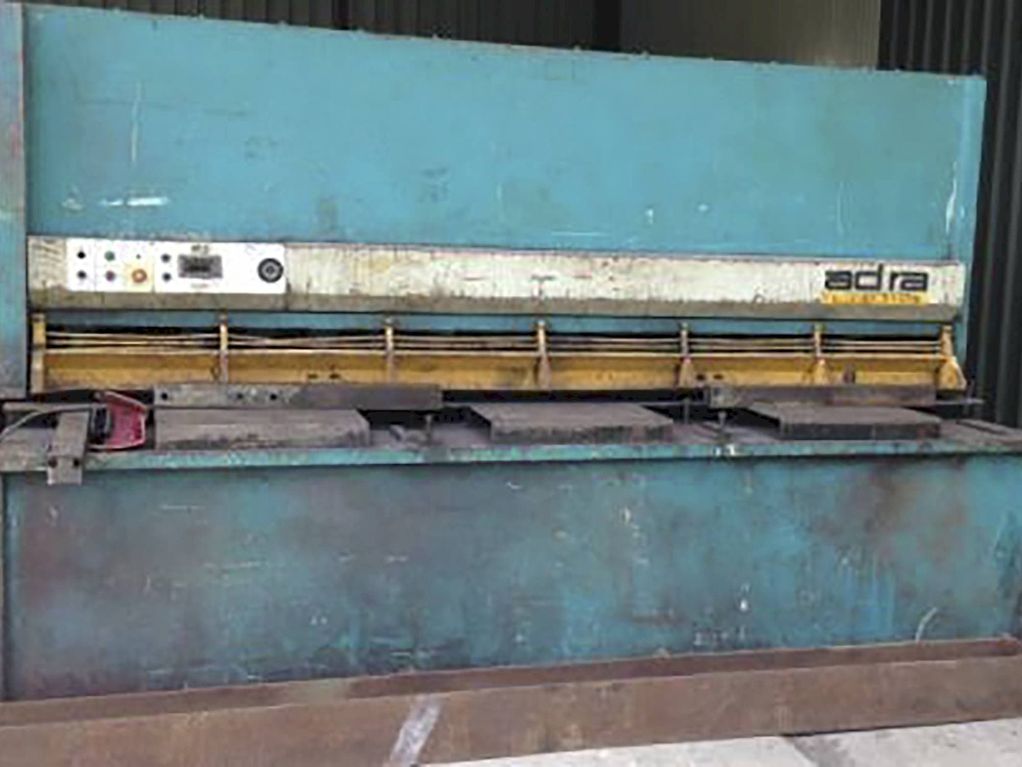 Vista frontal de la máquina ADIRA GHS-1630