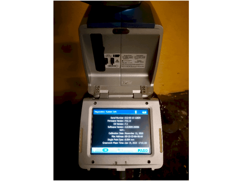 Vista frontal de la máquina Faro EDGE Measuring arm