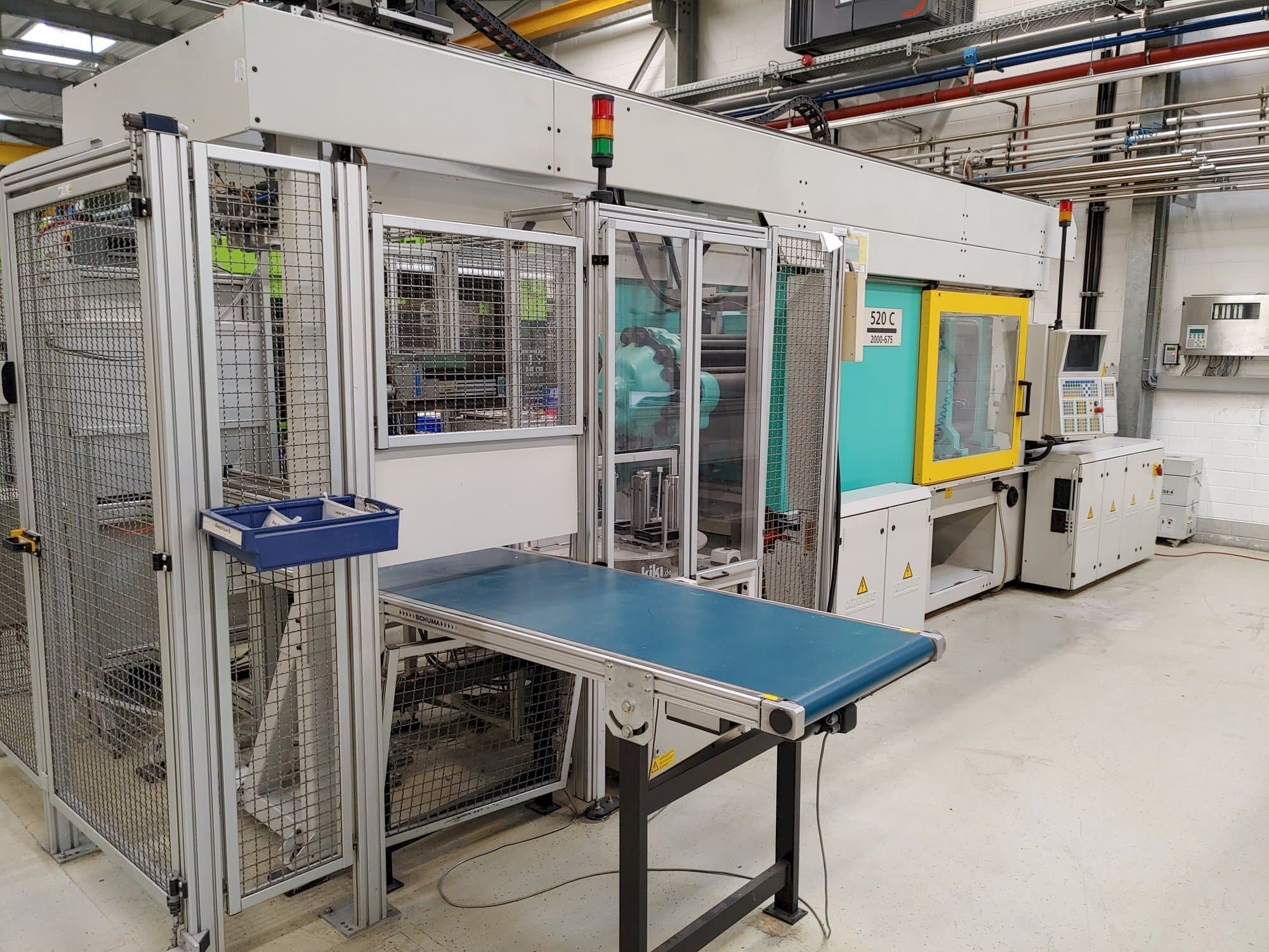 Vista frontal de la máquina Arburg Allrounder 520 C 2000-675