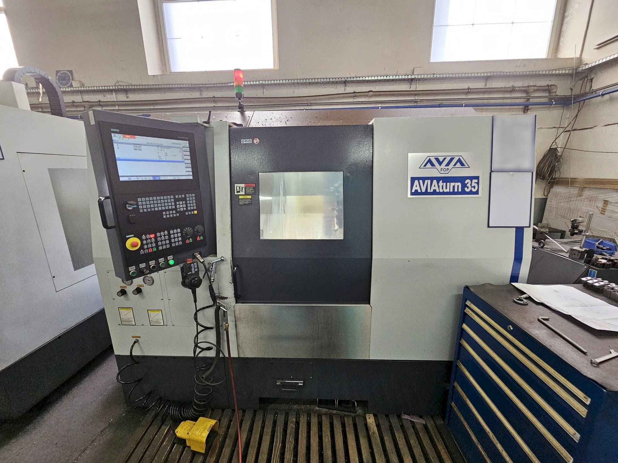 Vista frontal de la máquina Avia AVIAturn 35