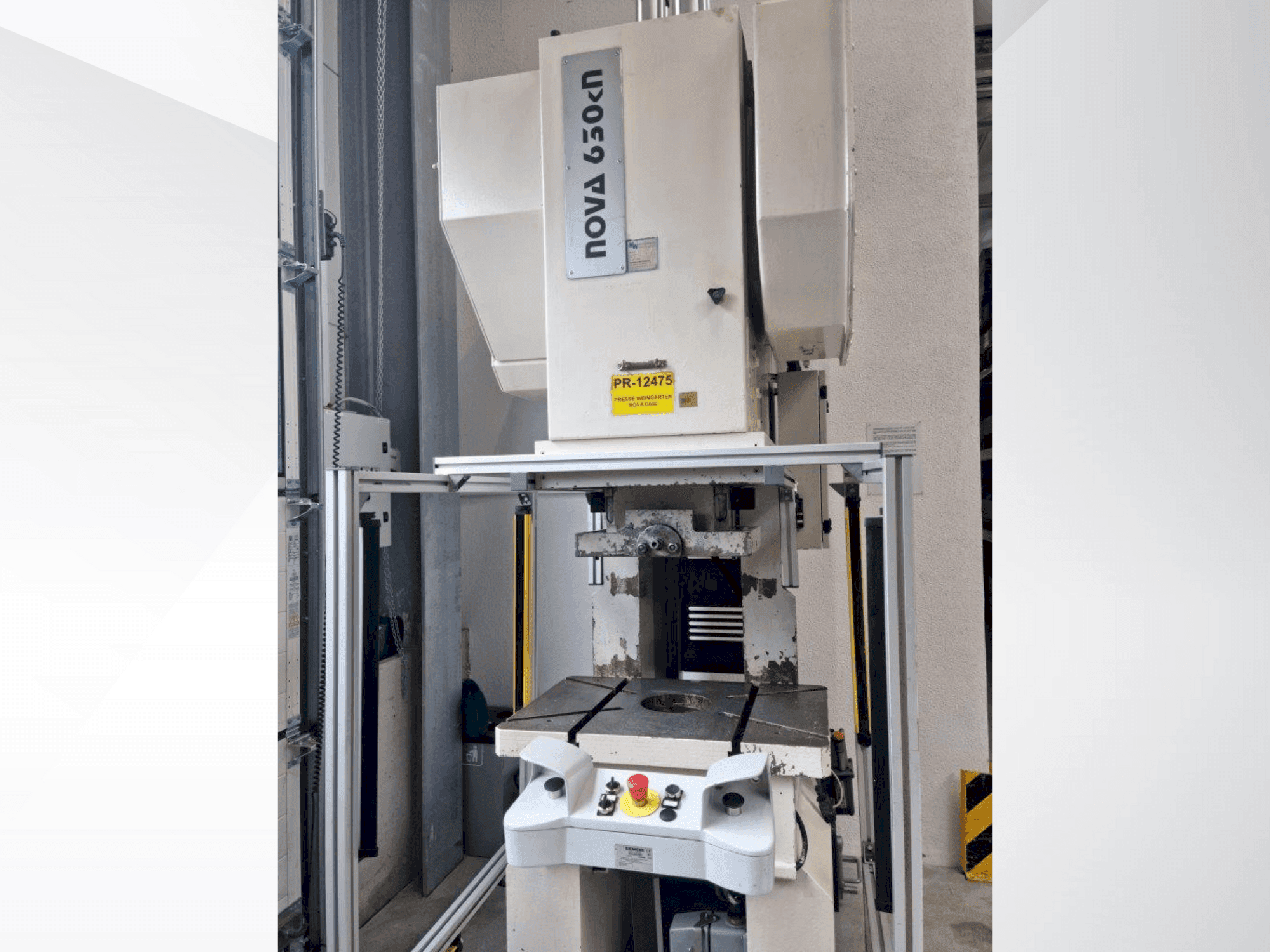 Vista frontal de la máquina BEUTLER Nova C630kN