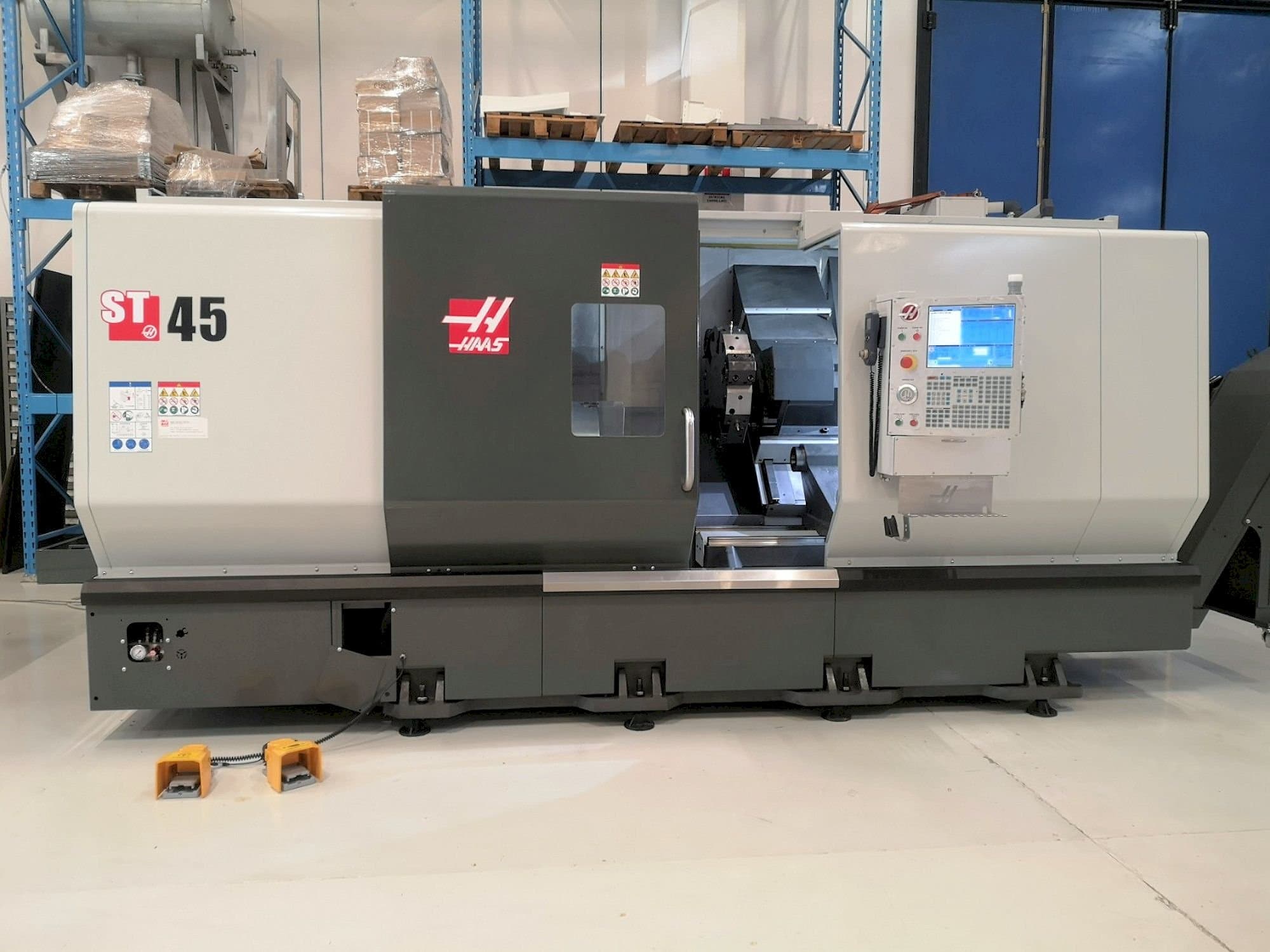 Vista frontal de la máquina HAAS ST-45