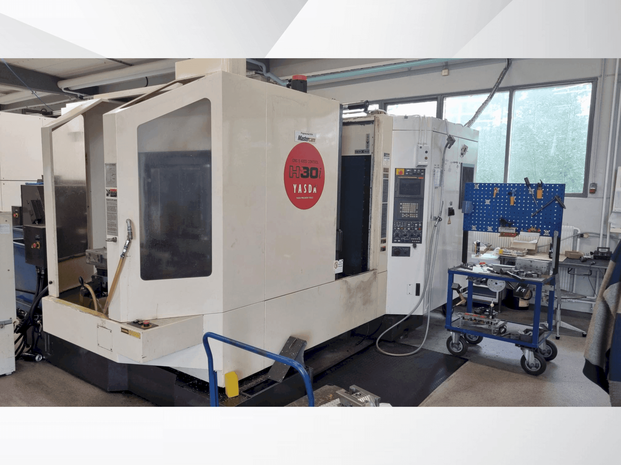 Vista frontal de la máquina YASDA H-30i