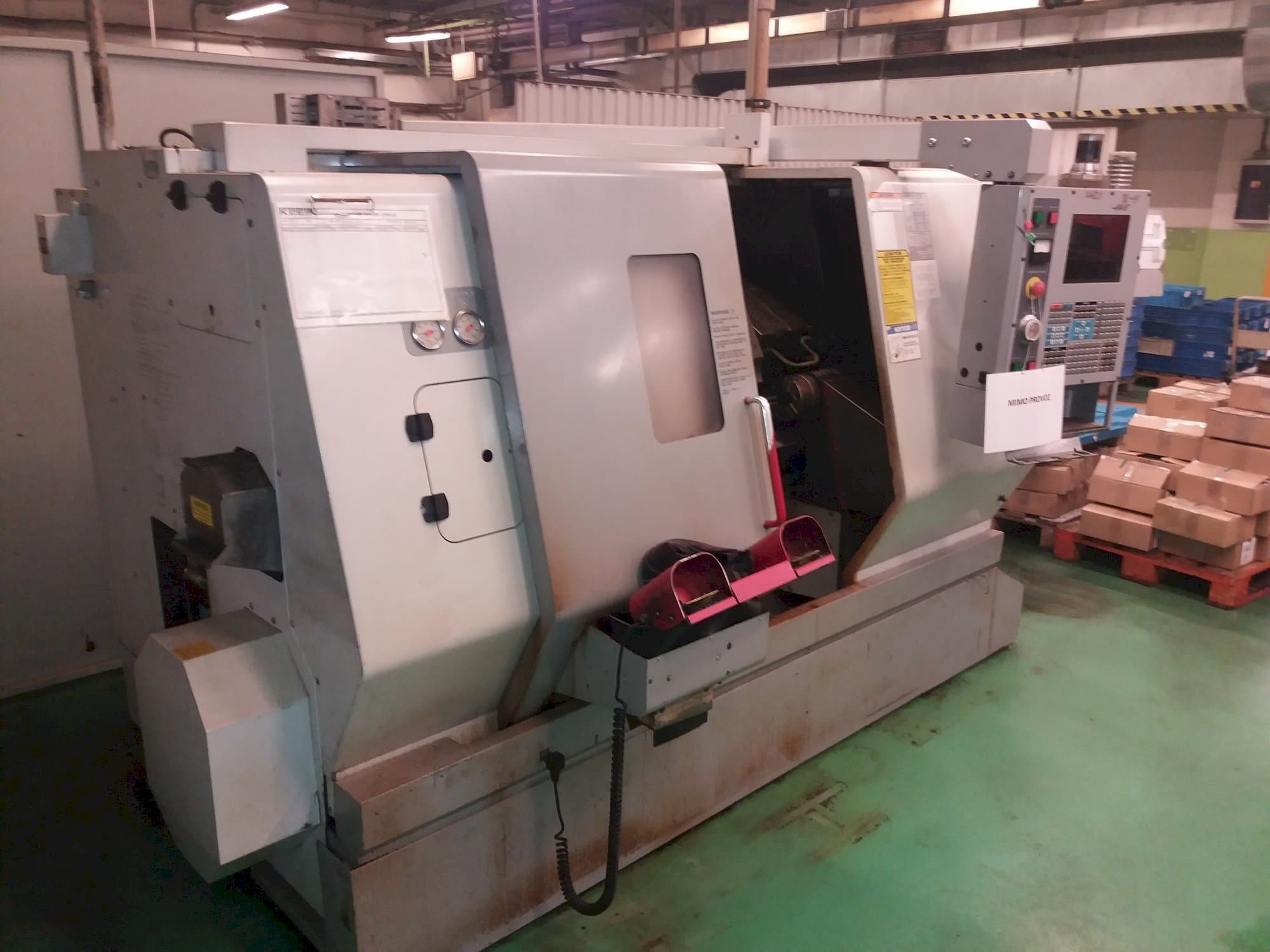 Vista frontal de la máquina HAAS TL-15HE