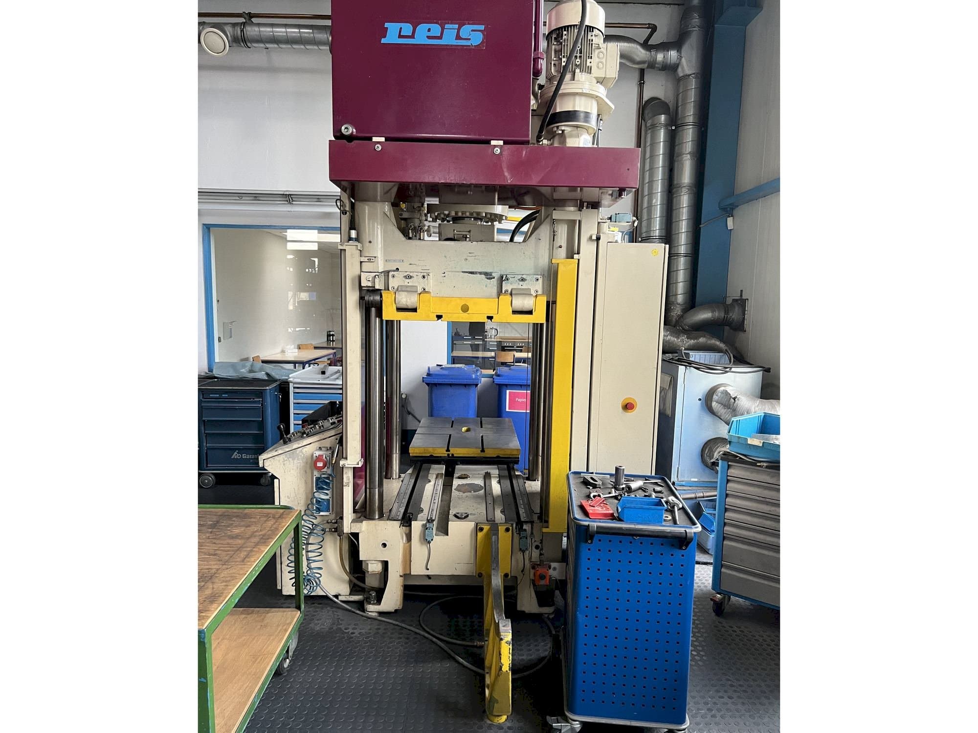 Vista frontal de la máquina Reis Tus 80-100