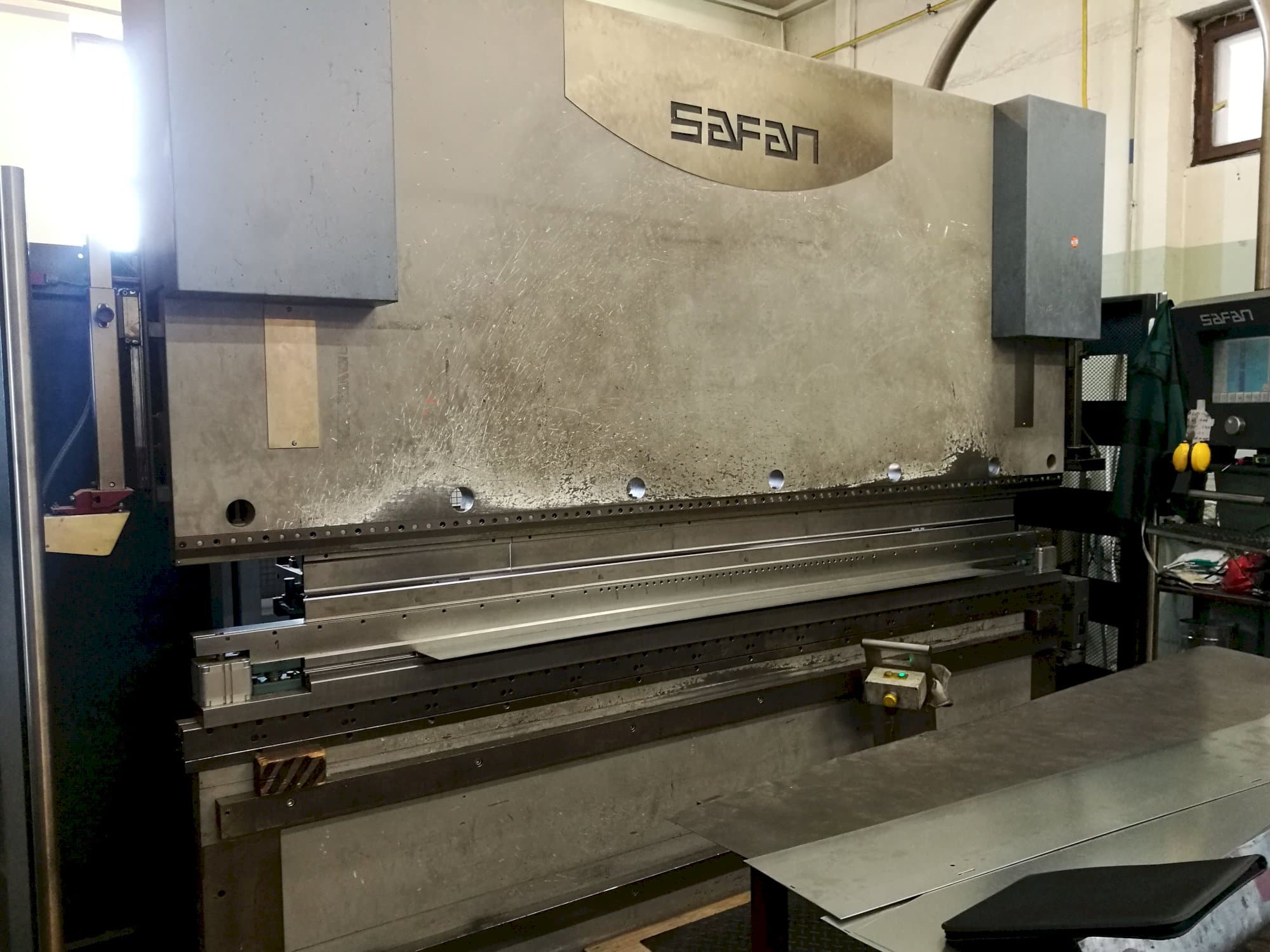 Vista izquierda de la máquina Safan CNCL-K 120-3100 TS1