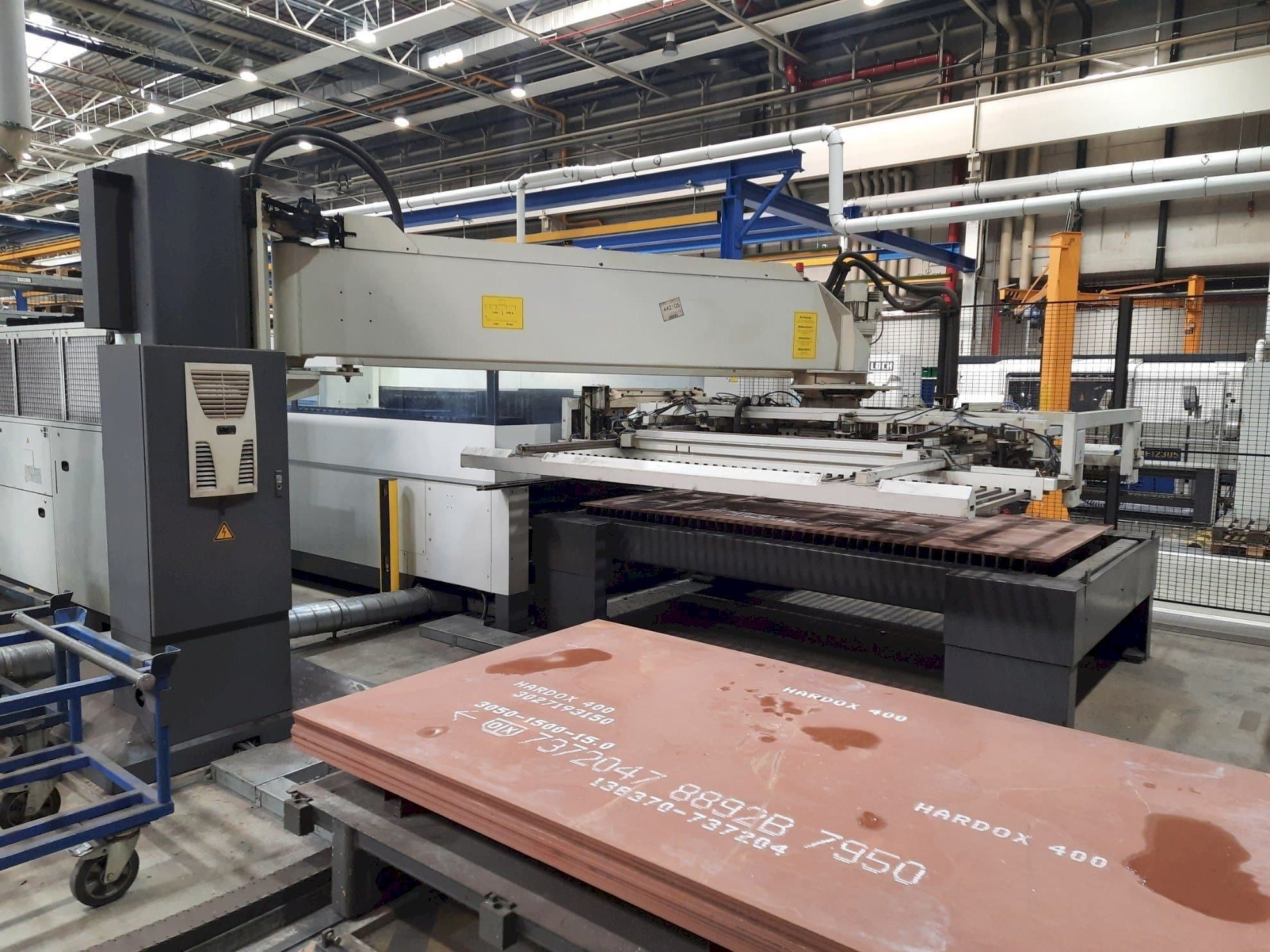 Vista lateral izquierda de la máquina Trumpf L3030
