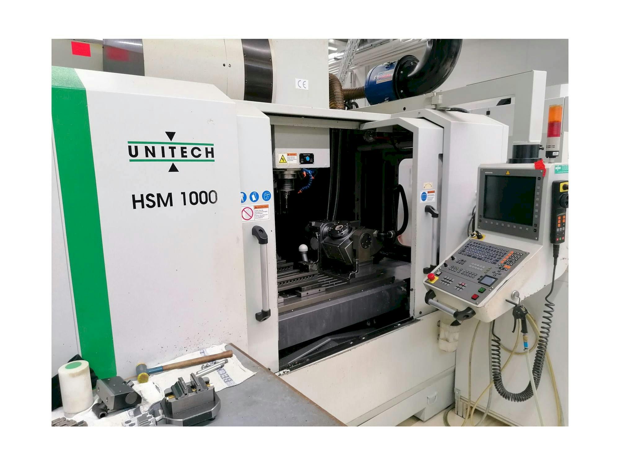 Vista frontal de la máquina UNITECH HSM1000